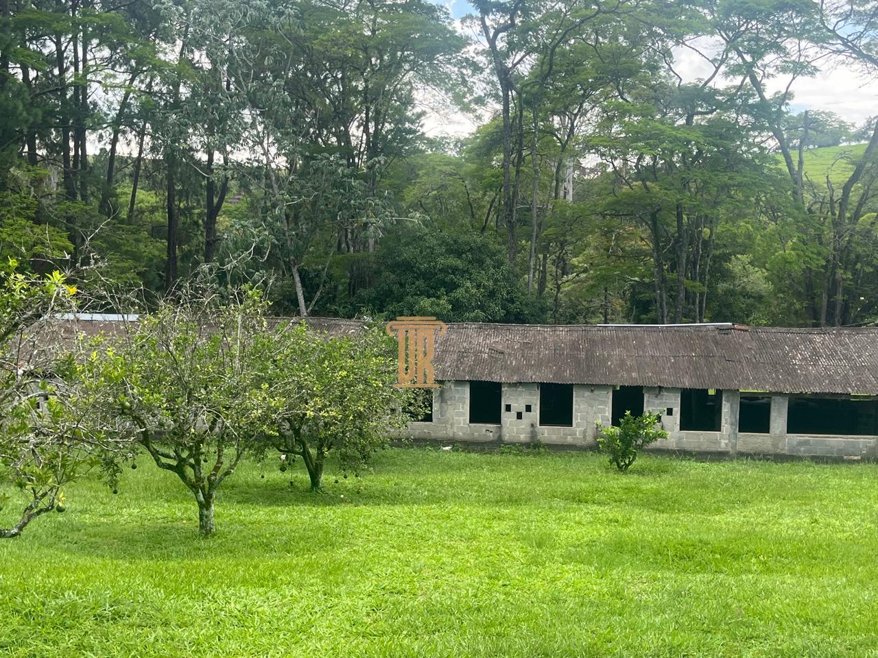Sitio em Guararema com &oacute;tima localiza&ccedil;&atilde;o  Guararema - 