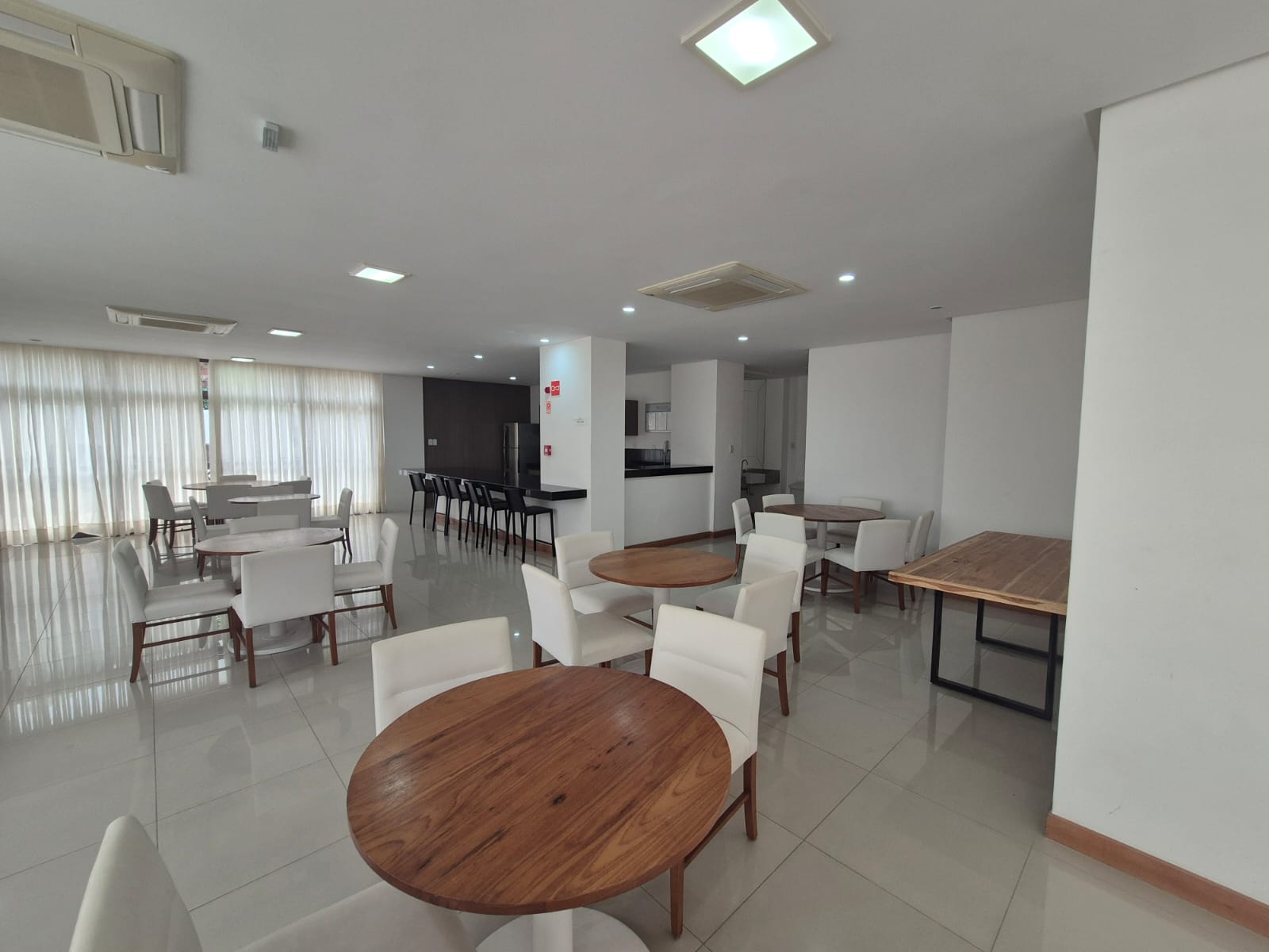 APARTAMENTO 2 QUARTOS SU&Iacute;TES VARANDA DEPEND&Ecirc;NCIA PISCINA ACADEMIA GARAGENS VENDA PATAMARES  Salvador - 