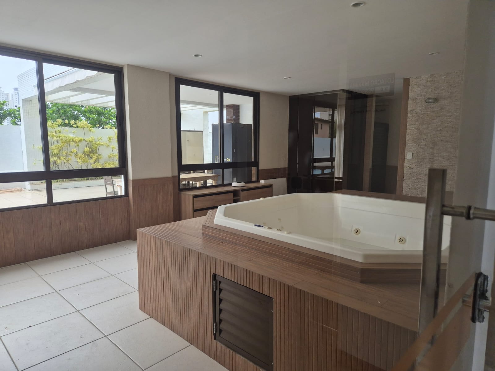 APARTAMENTO 2 QUARTOS SU&Iacute;TES VARANDA DEPEND&Ecirc;NCIA PISCINA ACADEMIA GARAGENS VENDA PATAMARES  Salvador - 