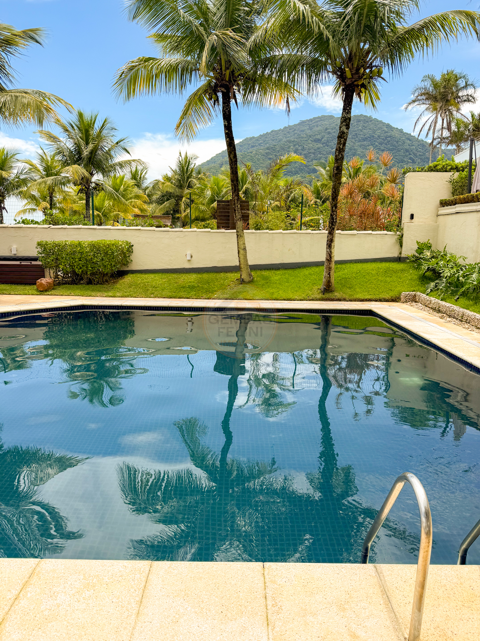 Exclusiva Casa P&eacute; na Areia em Maresias com Condom&iacute;nio Completo - &Agrave; VENDA  São Sebastião - 