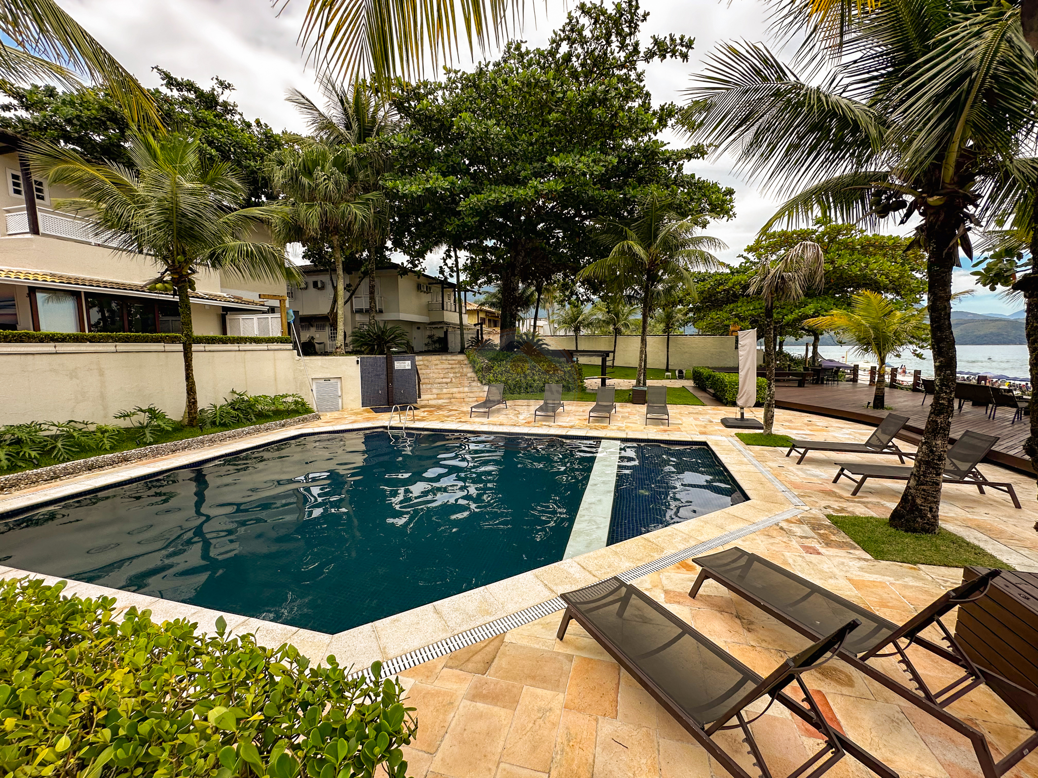 Exclusiva Casa P&eacute; na Areia em Maresias com Condom&iacute;nio Completo - &Agrave; VENDA  São Sebastião - 