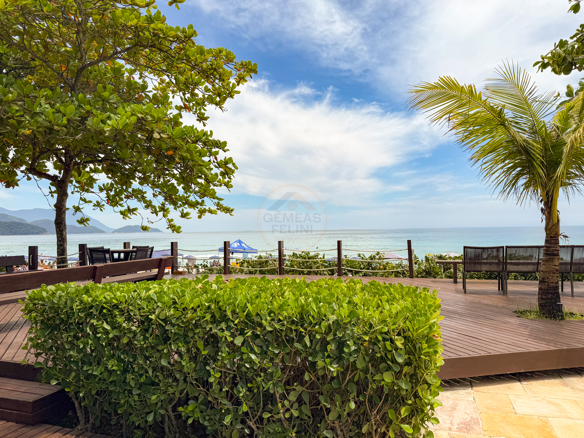 Exclusiva Casa P&eacute; na Areia em Maresias com Condom&iacute;nio Completo - &Agrave; VENDA  São Sebastião - 