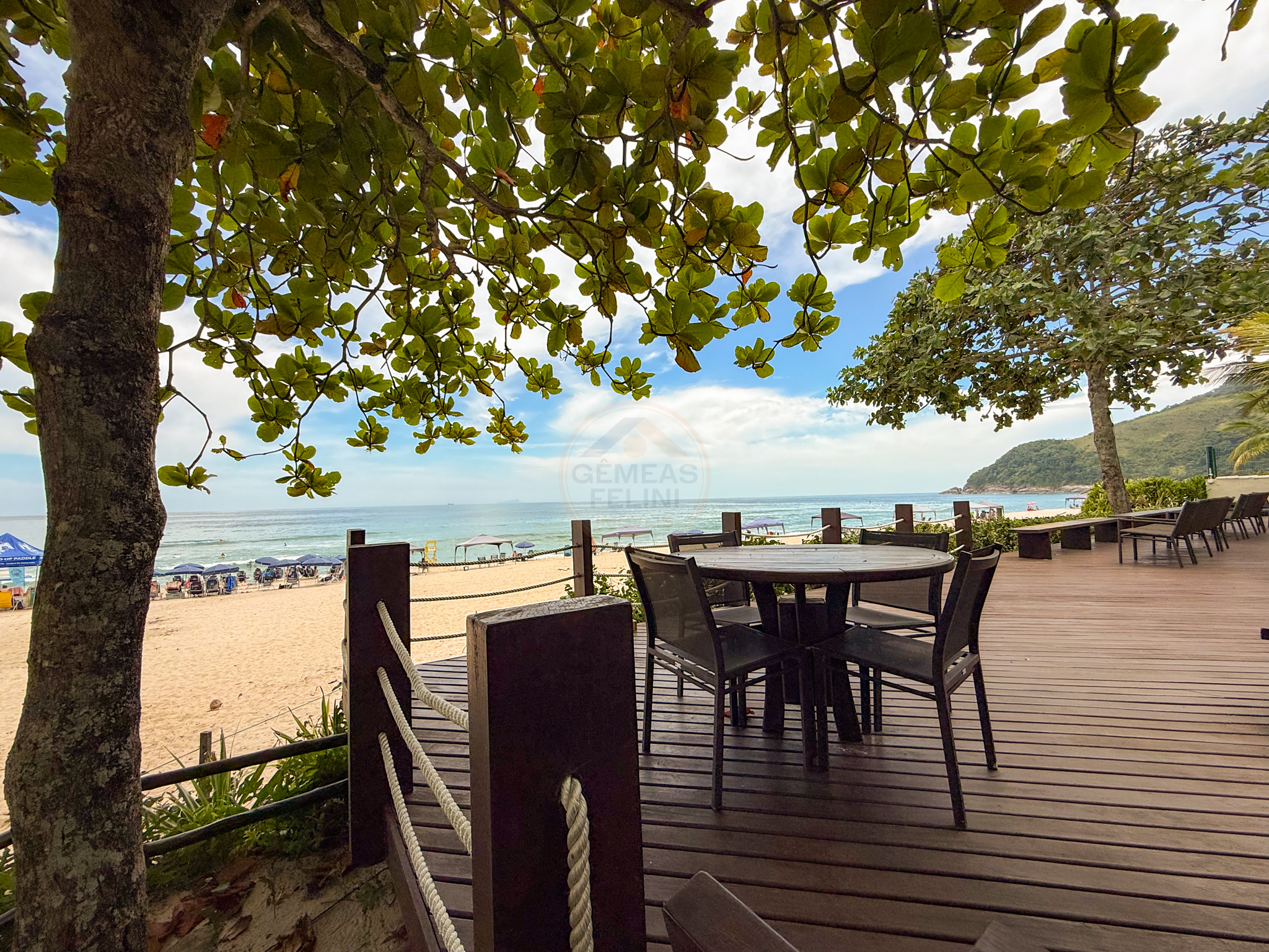 Exclusiva Casa P&eacute; na Areia em Maresias com Condom&iacute;nio Completo - &Agrave; VENDA  São Sebastião - 