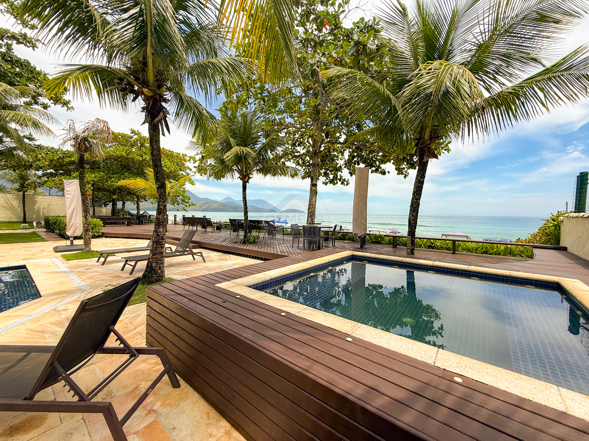 Exclusiva Casa P&eacute; na Areia em Maresias com Condom&iacute;nio Completo - &Agrave; VENDA  São Sebastião - 