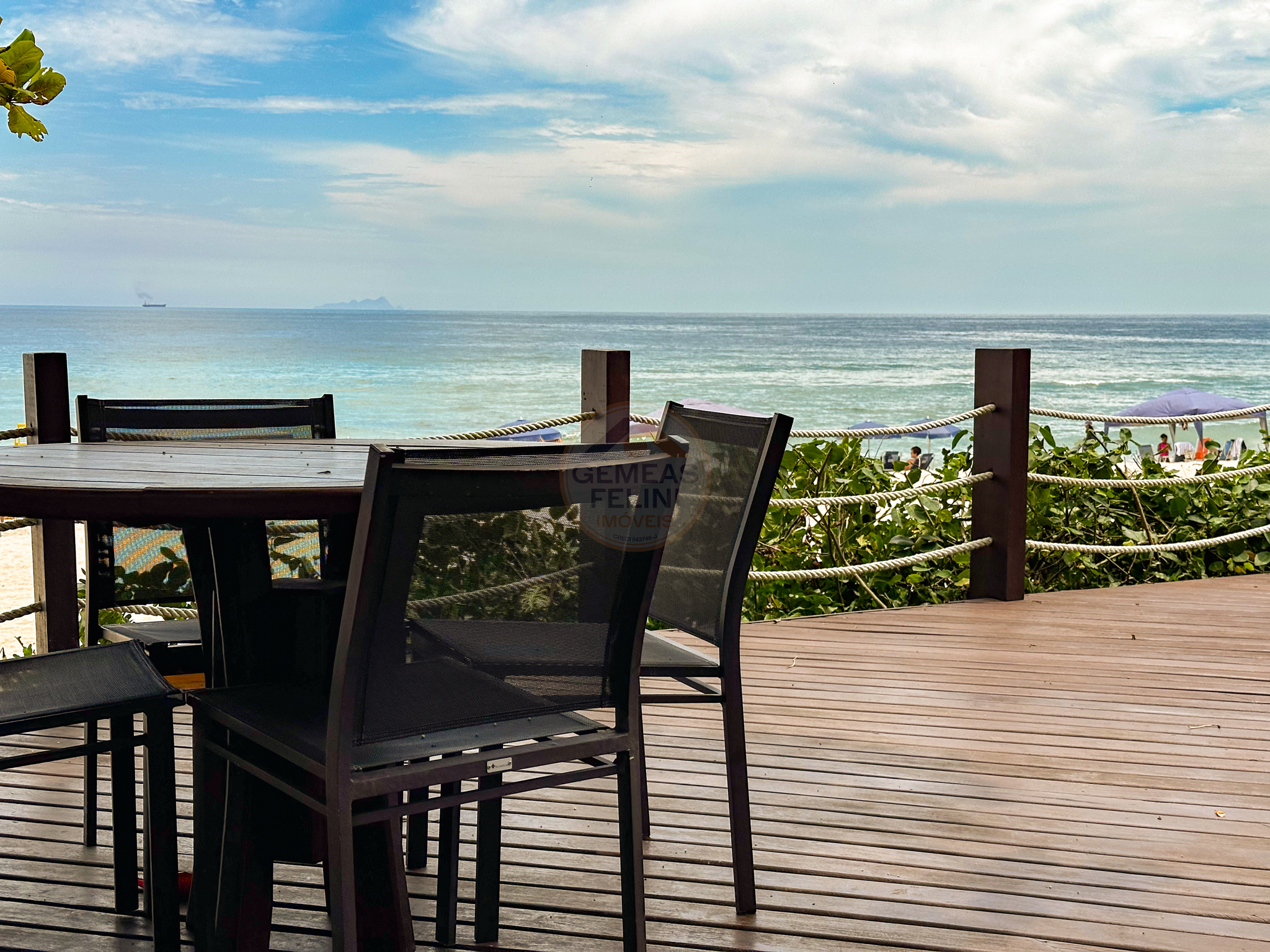 Exclusiva Casa P&eacute; na Areia em Maresias com Condom&iacute;nio Completo - &Agrave; VENDA  São Sebastião - 