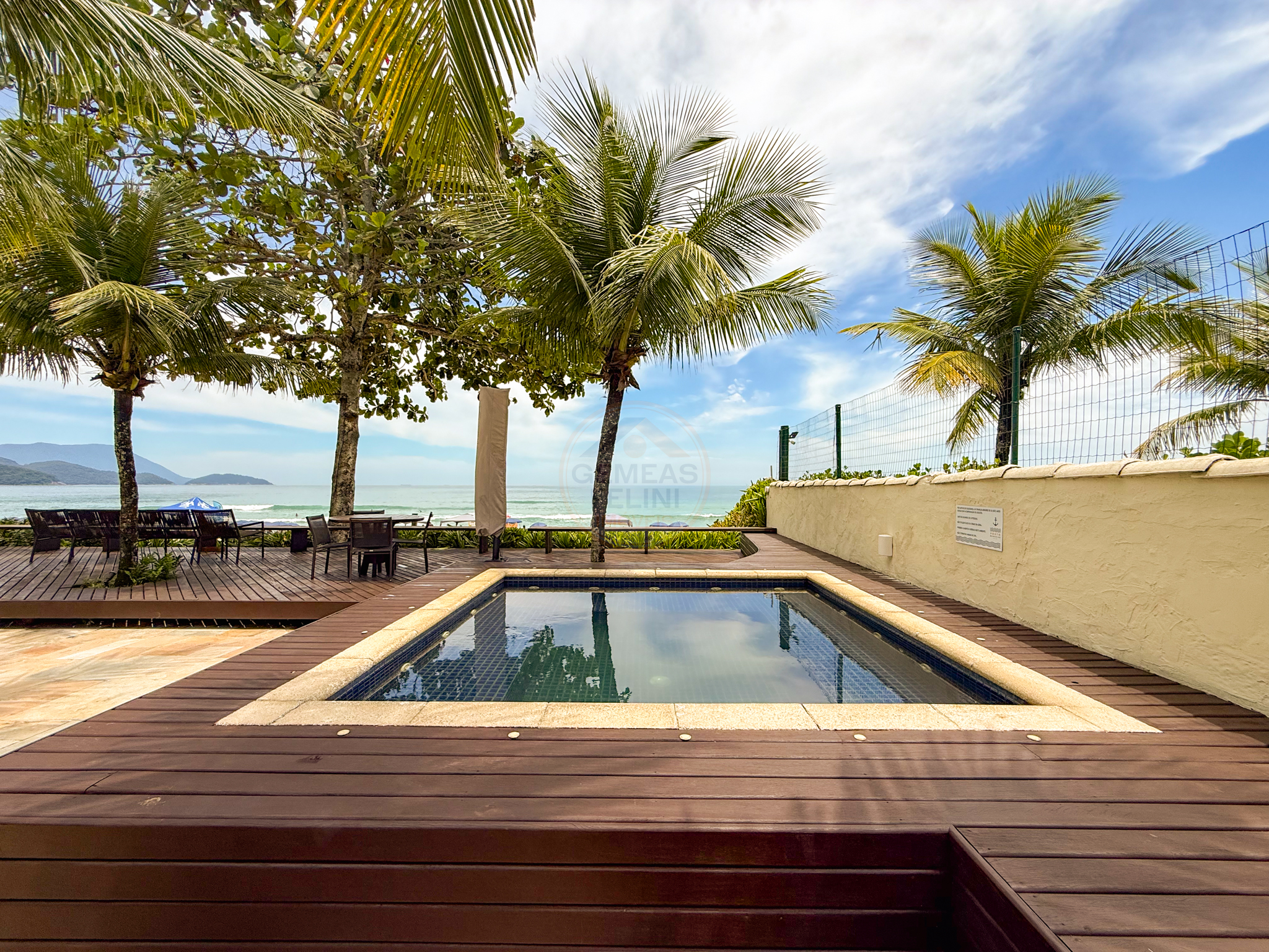 Exclusiva Casa P&eacute; na Areia em Maresias com Condom&iacute;nio Completo - &Agrave; VENDA  São Sebastião - 