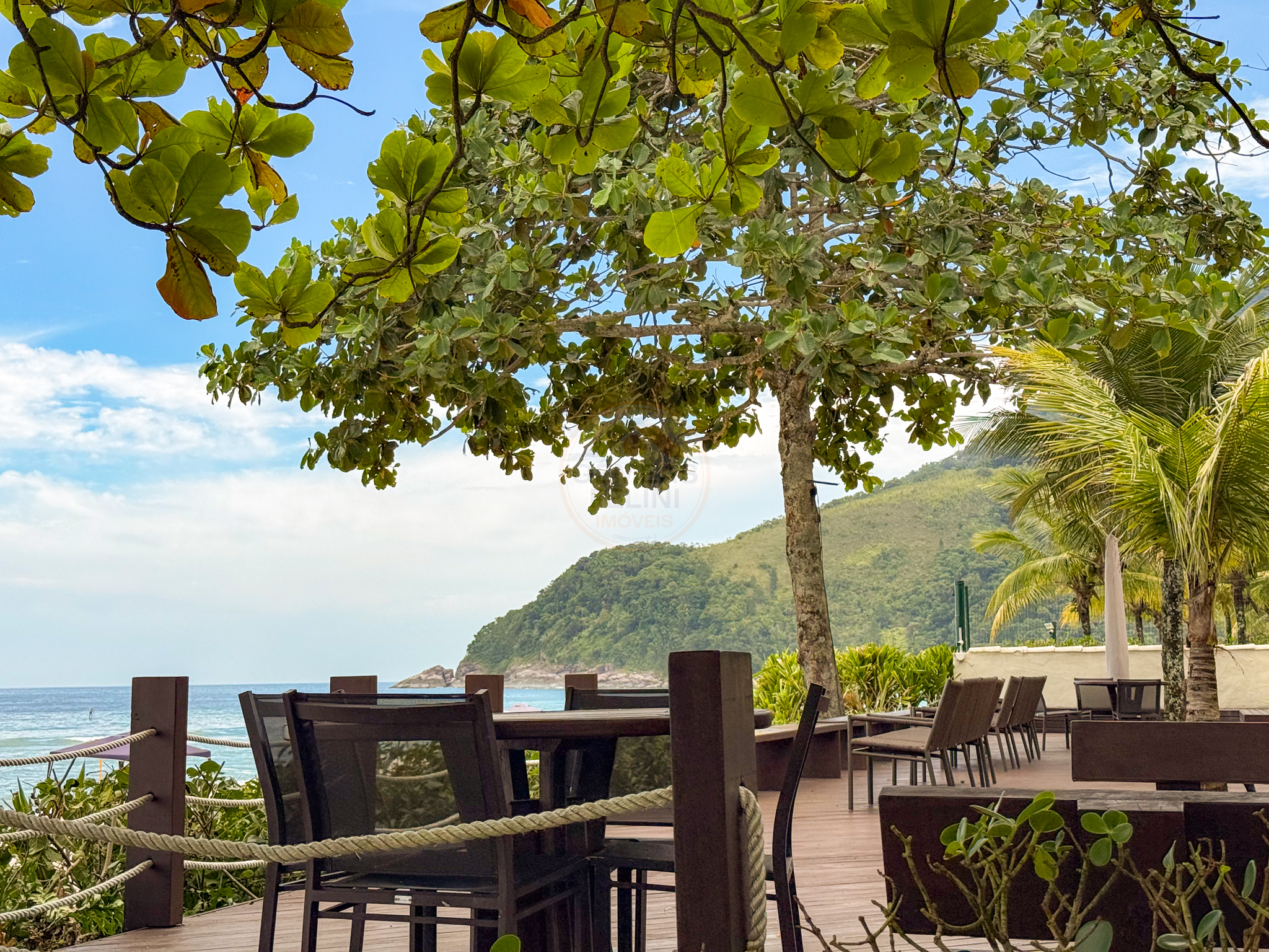 Exclusiva Casa P&eacute; na Areia em Maresias com Condom&iacute;nio Completo - &Agrave; VENDA  São Sebastião - 