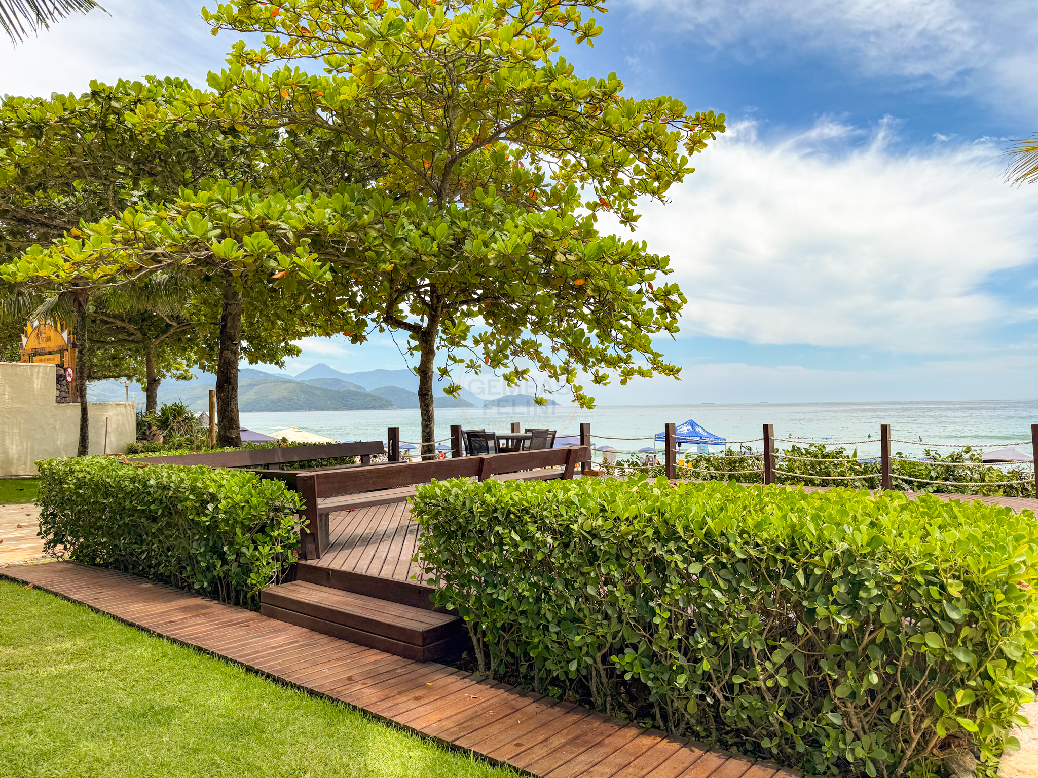 Exclusiva Casa P&eacute; na Areia em Maresias com Condom&iacute;nio Completo - &Agrave; VENDA  São Sebastião - 