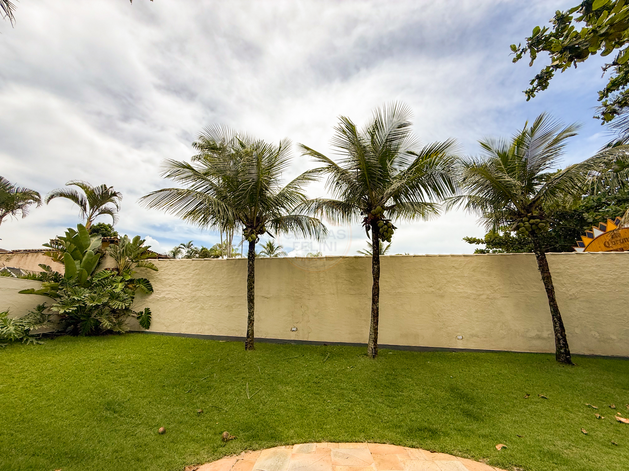 Exclusiva Casa P&eacute; na Areia em Maresias com Condom&iacute;nio Completo - &Agrave; VENDA  São Sebastião - 