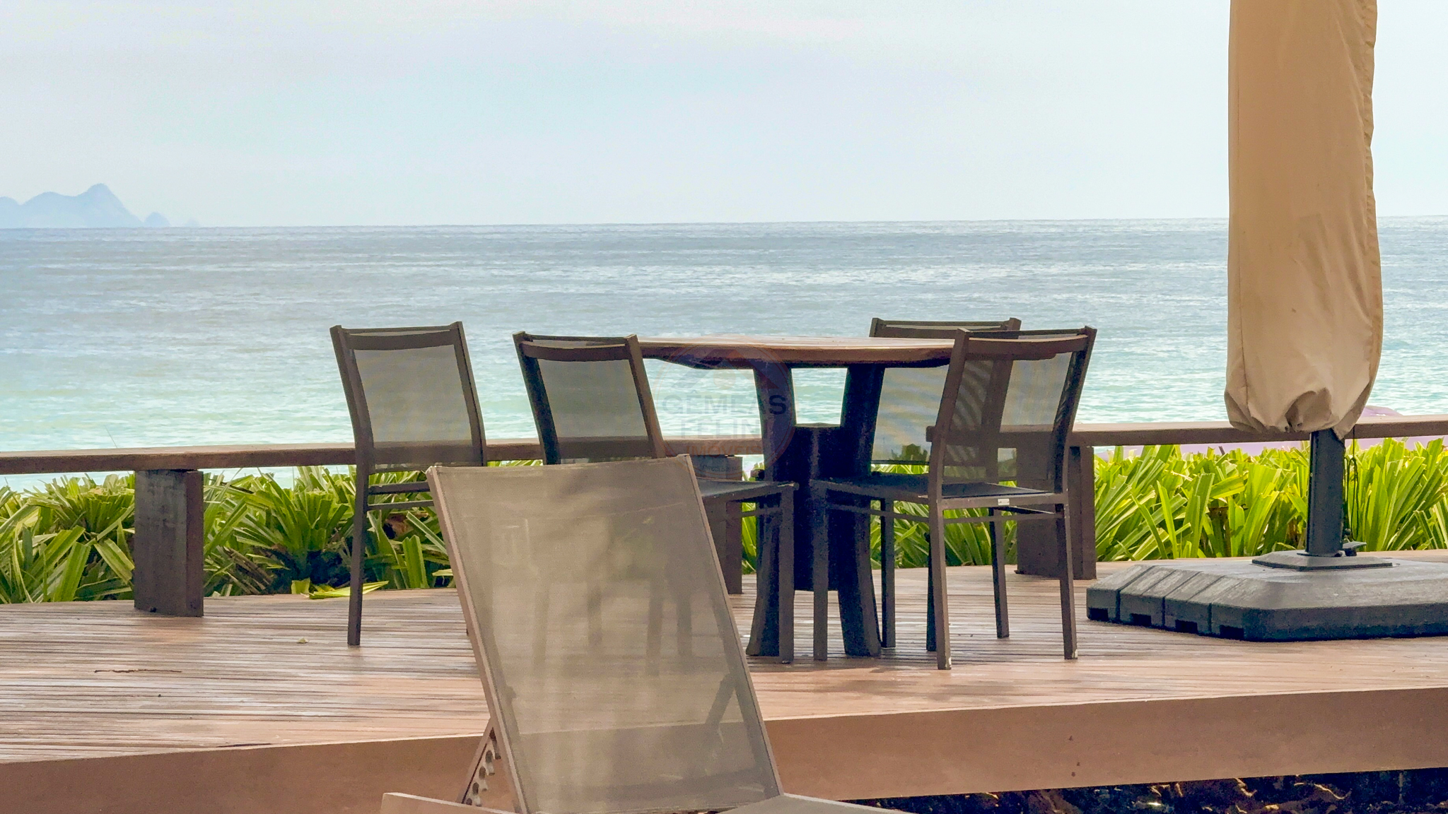 Exclusiva Casa P&eacute; na Areia em Maresias com Condom&iacute;nio Completo - &Agrave; VENDA  São Sebastião - 