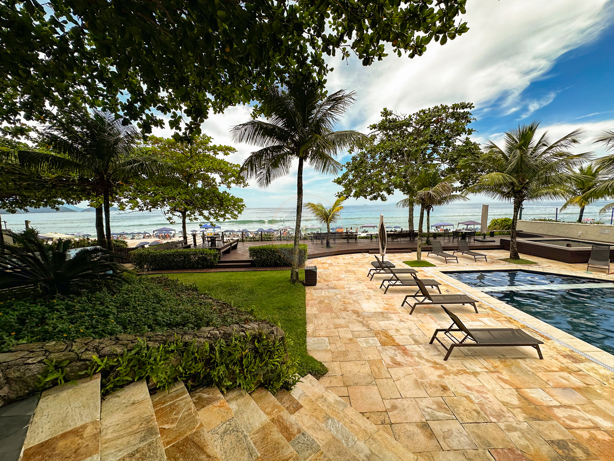 Exclusiva Casa P&eacute; na Areia em Maresias com Condom&iacute;nio Completo - &Agrave; VENDA  São Sebastião - 