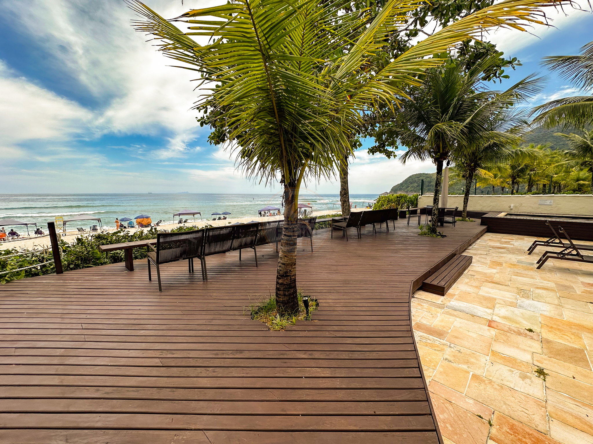 Exclusiva Casa P&eacute; na Areia em Maresias com Condom&iacute;nio Completo - &Agrave; VENDA  São Sebastião - 