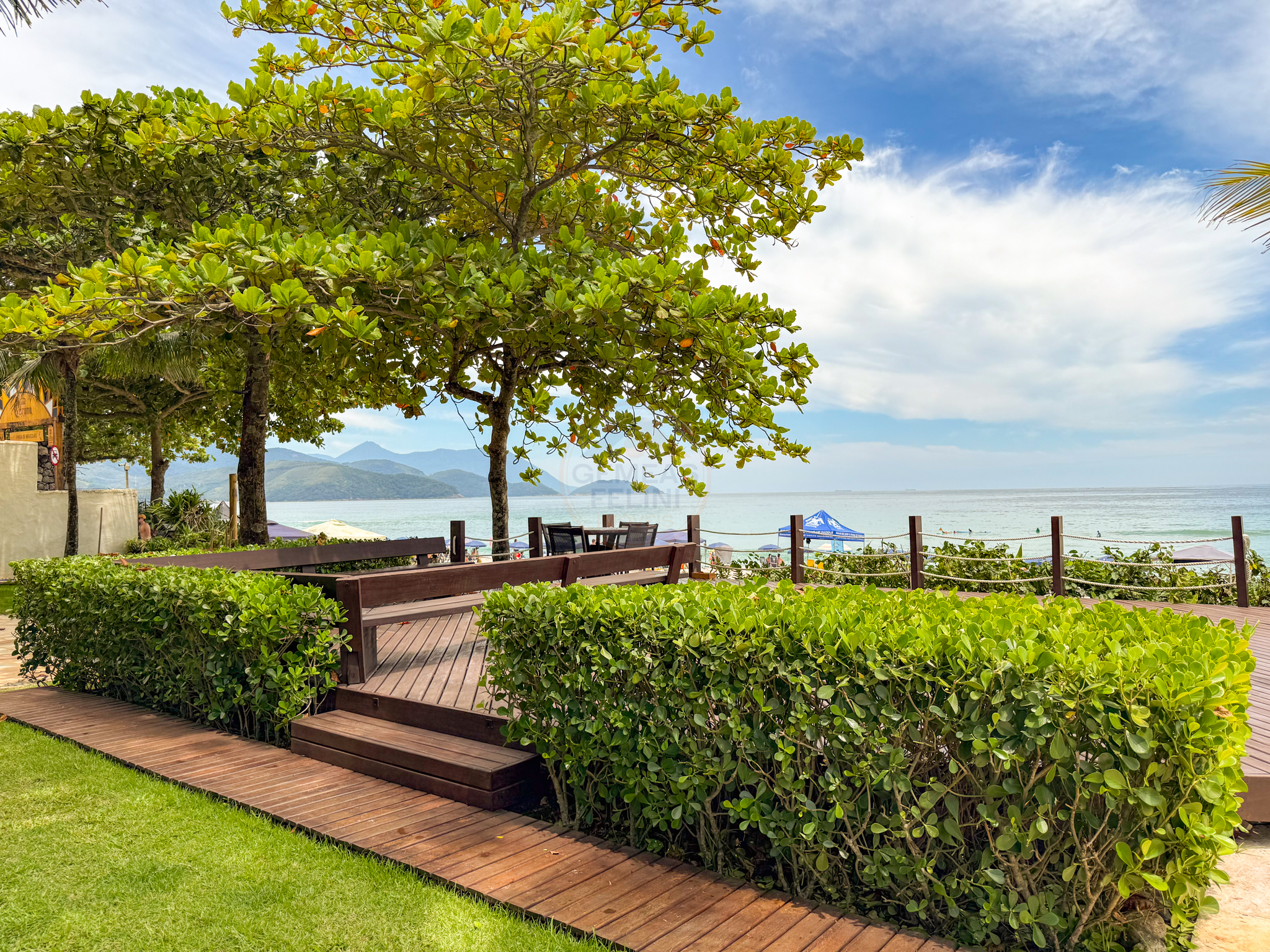 Exclusiva Casa P&eacute; na Areia em Maresias com Condom&iacute;nio Completo - &Agrave; VENDA  São Sebastião - 