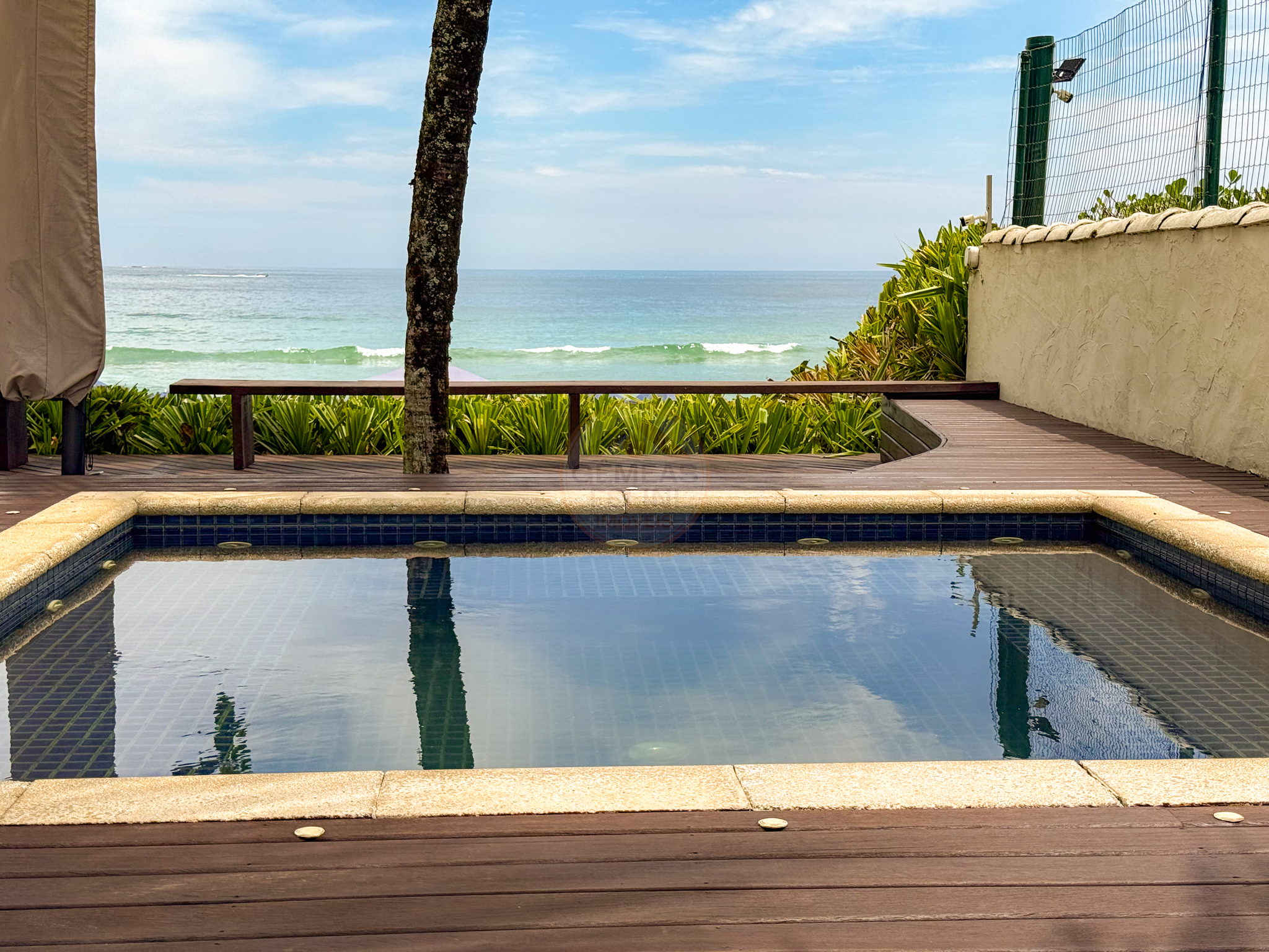 Exclusiva Casa P&eacute; na Areia em Maresias com Condom&iacute;nio Completo - &Agrave; VENDA  São Sebastião - 