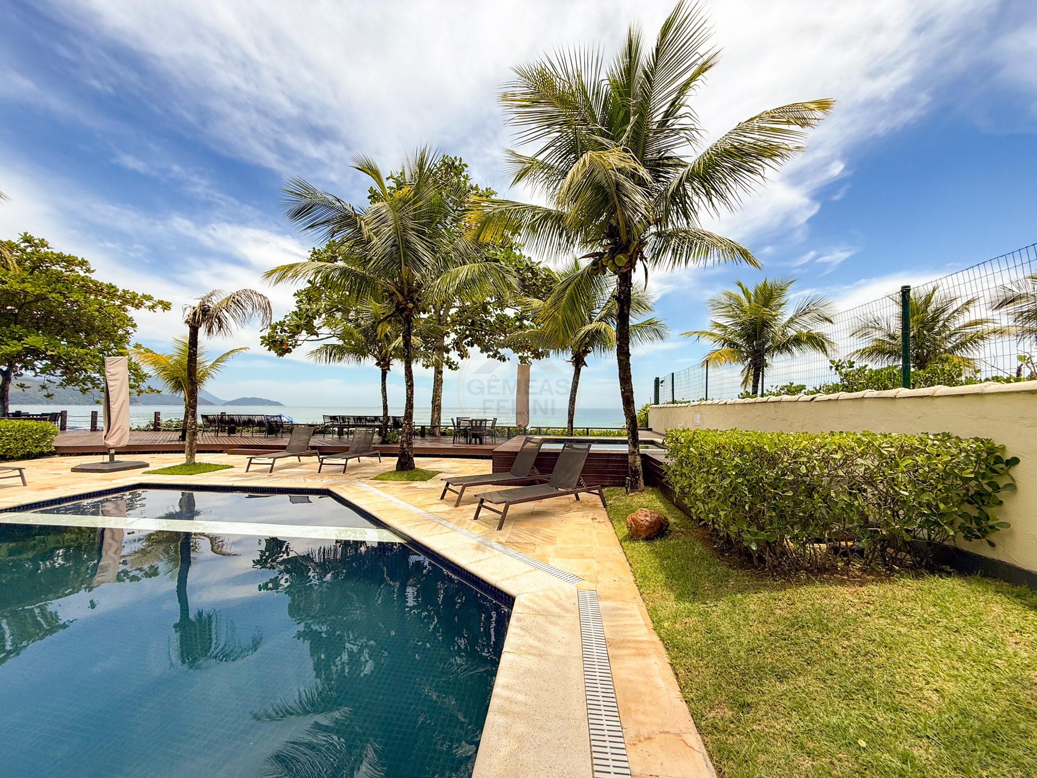 Exclusiva Casa P&eacute; na Areia em Maresias com Condom&iacute;nio Completo - &Agrave; VENDA  São Sebastião - 