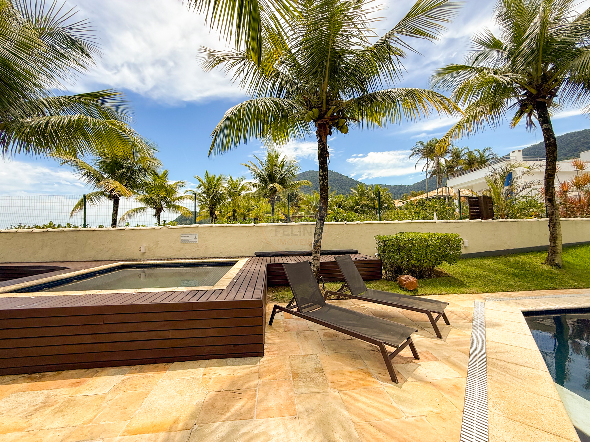 Exclusiva Casa P&eacute; na Areia em Maresias com Condom&iacute;nio Completo - &Agrave; VENDA  São Sebastião - 