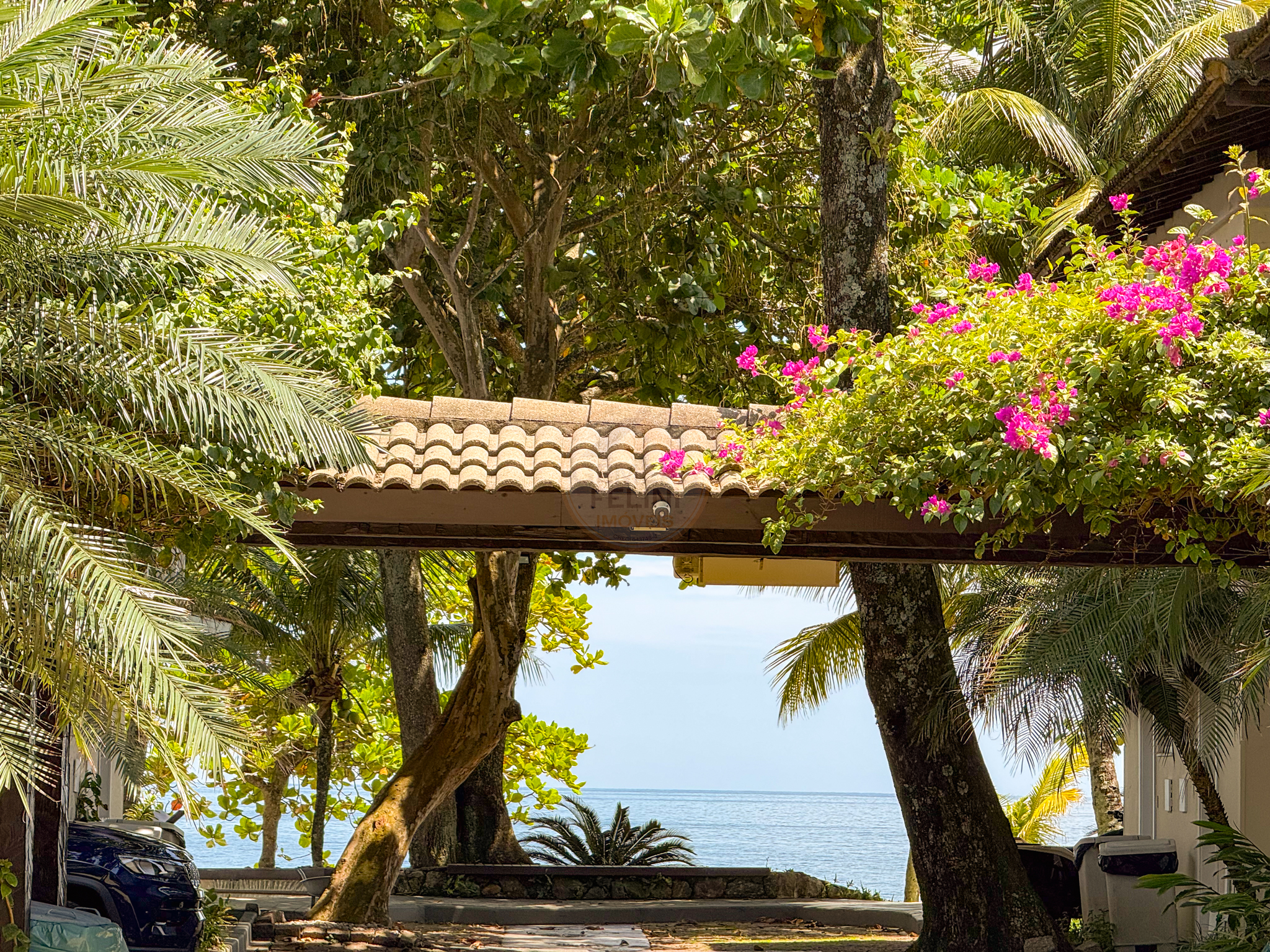 Exclusiva Casa P&eacute; na Areia em Maresias com Condom&iacute;nio Completo - &Agrave; VENDA  São Sebastião - 