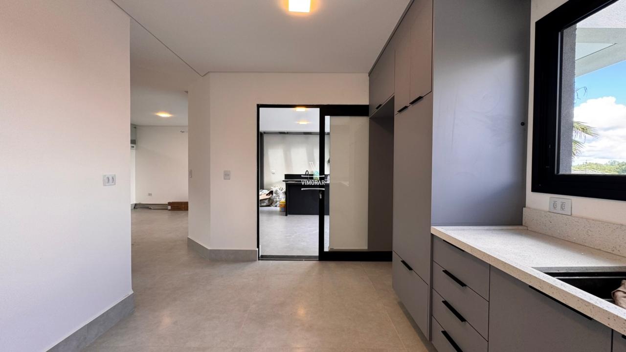 Casa em condom&iacute;nio 3 su&iacute;tes + &aacute;rea gourmet com piscina  Arujá - 