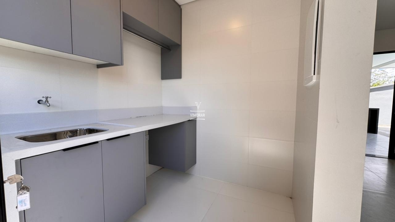 Casa em condom&iacute;nio 3 su&iacute;tes + &aacute;rea gourmet com piscina  Arujá - 