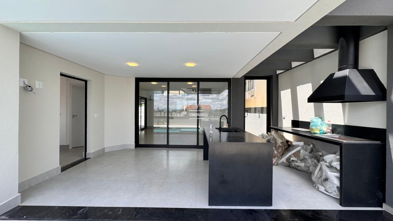 Casa em condom&iacute;nio 3 su&iacute;tes + &aacute;rea gourmet com piscina  Arujá - 