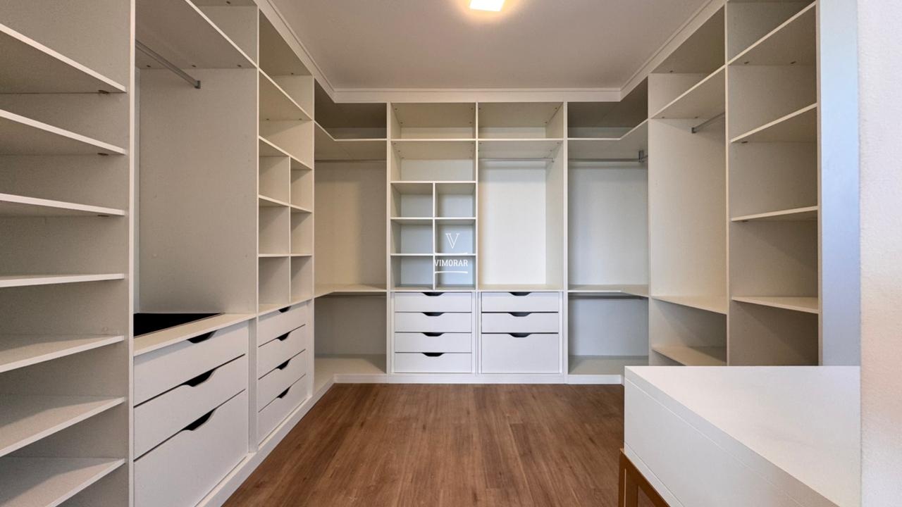 Casa em condom&iacute;nio 3 su&iacute;tes + &aacute;rea gourmet com piscina  Arujá - 