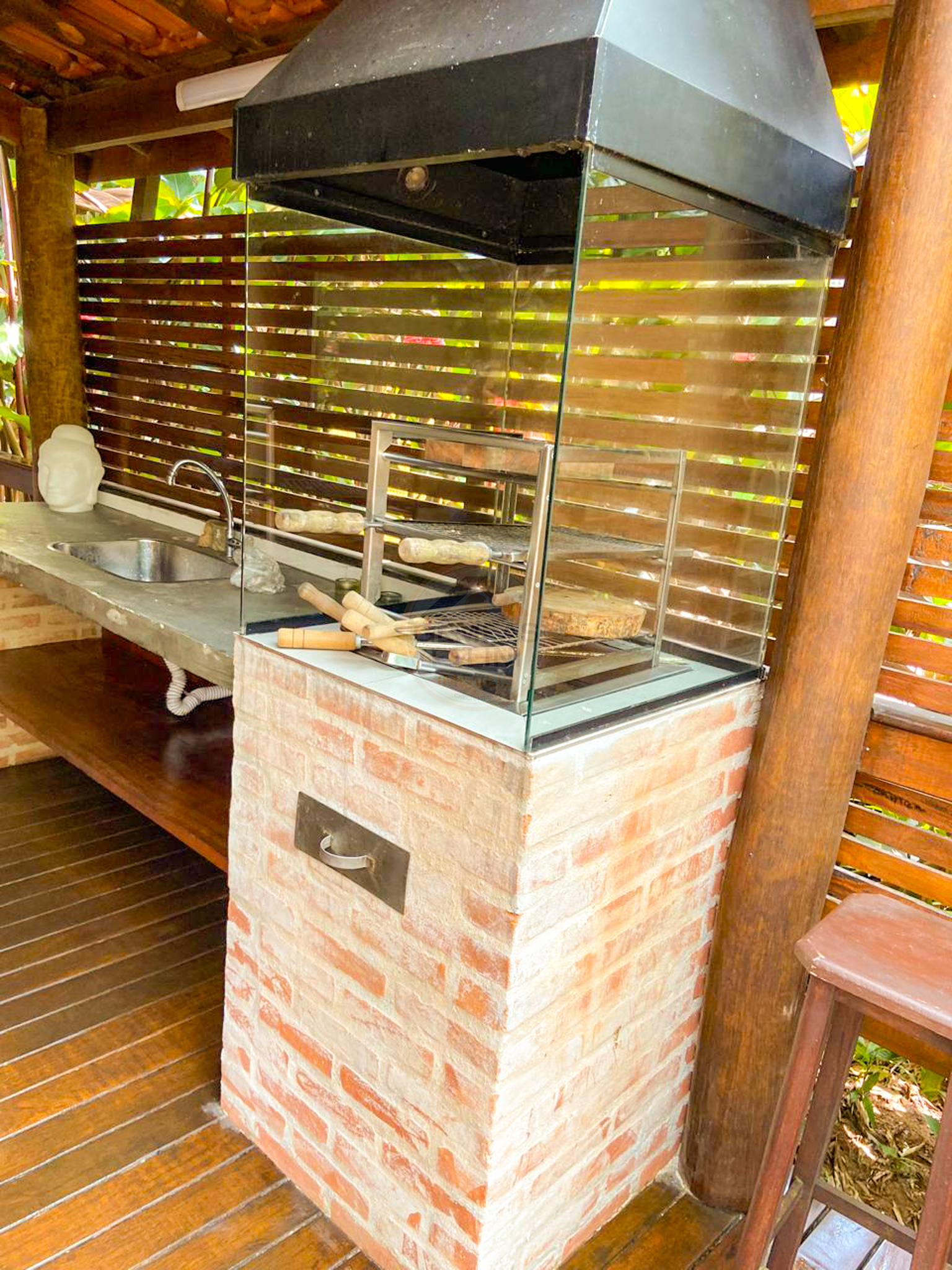 Ref&uacute;gio Charmoso no Condom&iacute;nio Colibris &ndash; 2 Su&iacute;tes, Jacuzzi e &Aacute;rea Gourmet - LOCA&Ccedil;&Atilde;O ANUAL  São Sebastião - 