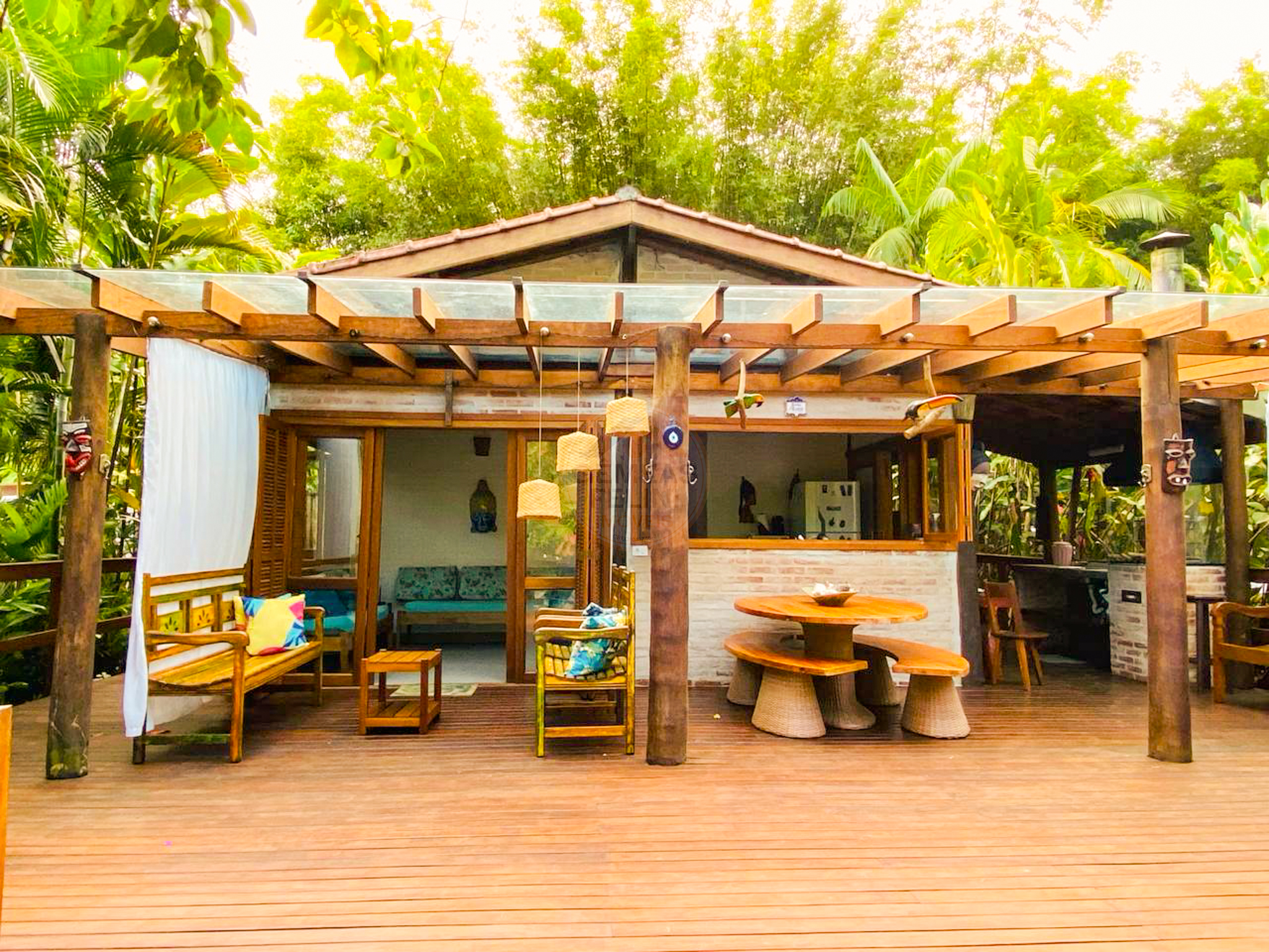 Ref&uacute;gio Charmoso no Condom&iacute;nio Colibris &ndash; 2 Su&iacute;tes, Jacuzzi e &Aacute;rea Gourmet - LOCA&Ccedil;&Atilde;O ANUAL  São Sebastião - 