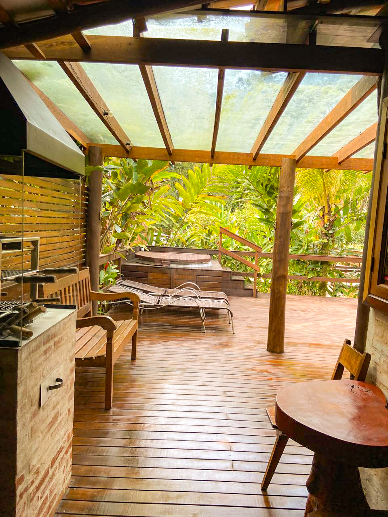 Ref&uacute;gio Charmoso no Condom&iacute;nio Colibris &ndash; 2 Su&iacute;tes, Jacuzzi e &Aacute;rea Gourmet - LOCA&Ccedil;&Atilde;O ANUAL  São Sebastião - 