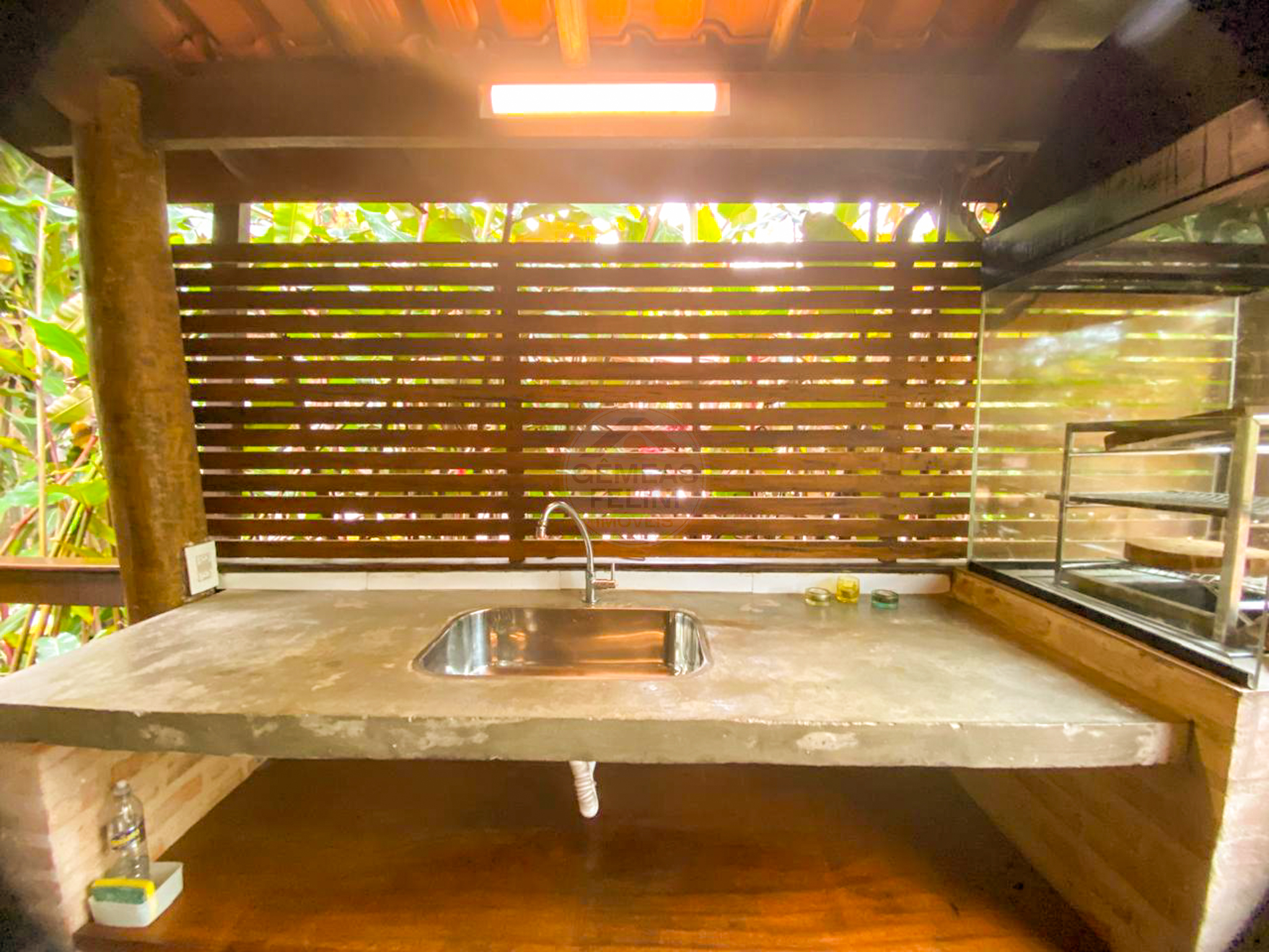 Ref&uacute;gio Charmoso no Condom&iacute;nio Colibris &ndash; 2 Su&iacute;tes, Jacuzzi e &Aacute;rea Gourmet - LOCA&Ccedil;&Atilde;O ANUAL  São Sebastião - 