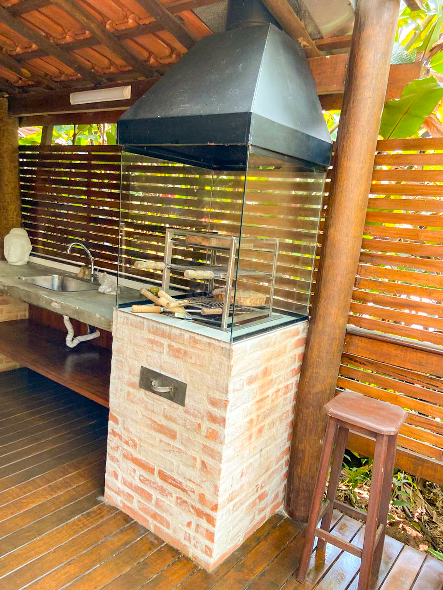 Ref&uacute;gio Charmoso no Condom&iacute;nio Colibris &ndash; 2 Su&iacute;tes, Jacuzzi e &Aacute;rea Gourmet - LOCA&Ccedil;&Atilde;O ANUAL  São Sebastião - 