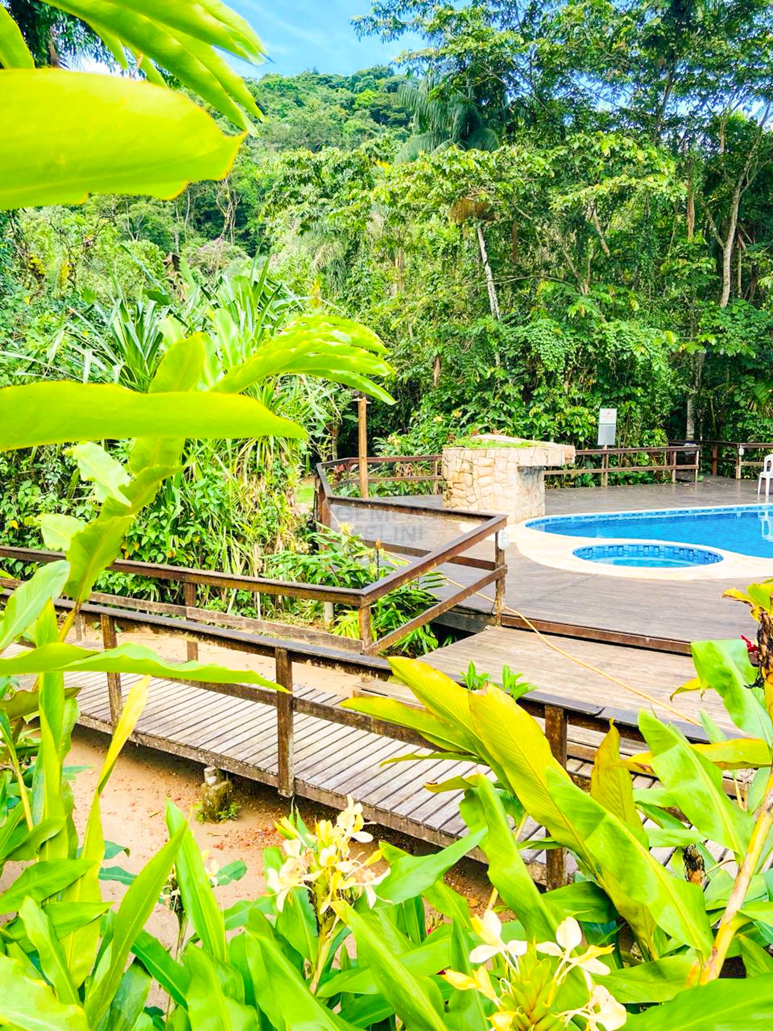 Ref&uacute;gio Charmoso no Condom&iacute;nio Colibris &ndash; 2 Su&iacute;tes, Jacuzzi e &Aacute;rea Gourmet - LOCA&Ccedil;&Atilde;O ANUAL  São Sebastião - 