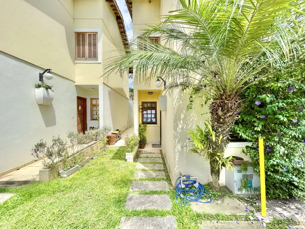Casa a venda na granja Viana Cotia/SP Estrada dos Galdinos Cotia - 
