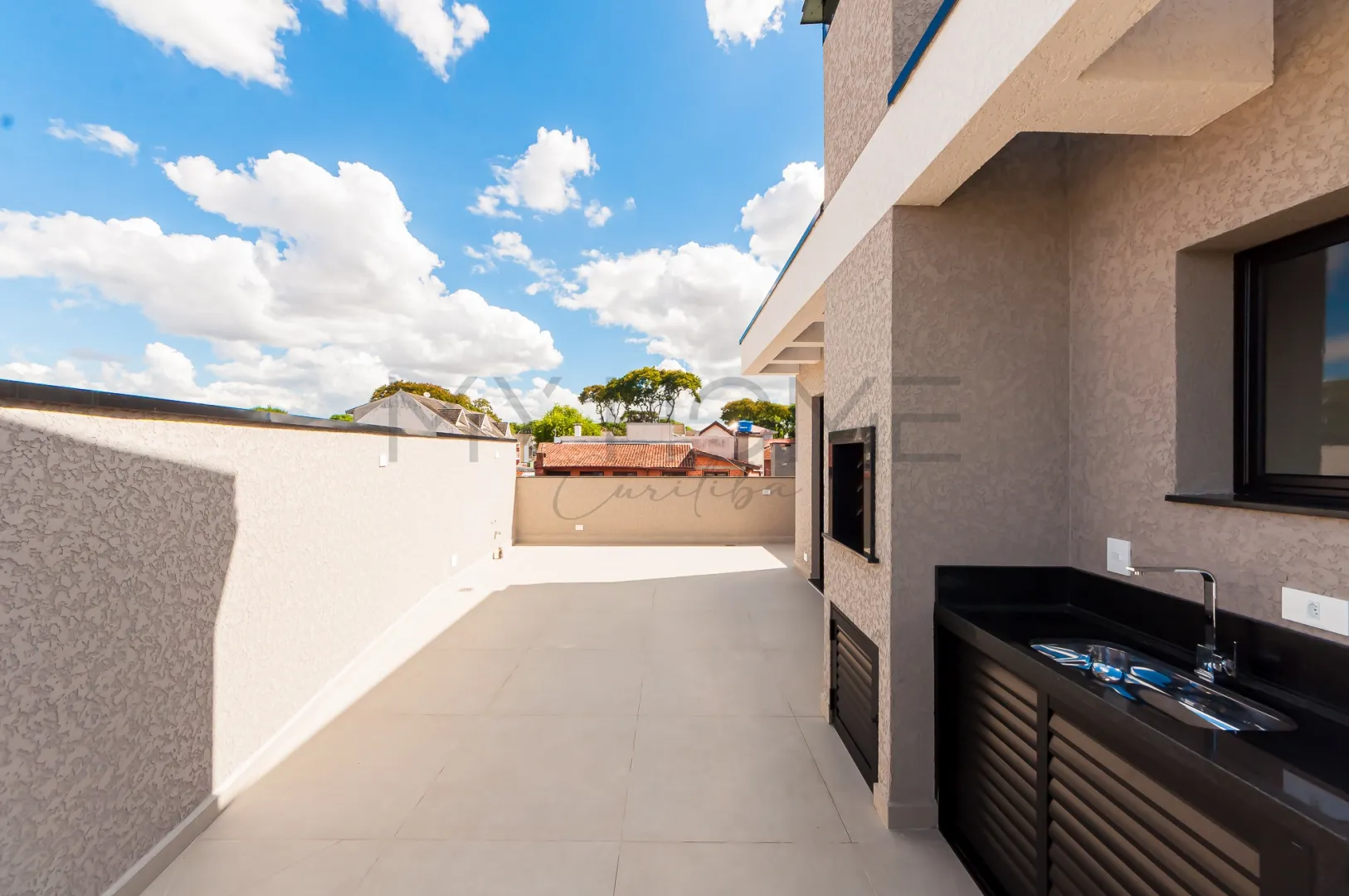 TRIPLEX COM 3 QUARTOS NO &Aacute;GUA VERDE, TERRA&Ccedil;O COM INFRA PARA JACUZZI Rua José Kloss Curitiba - 