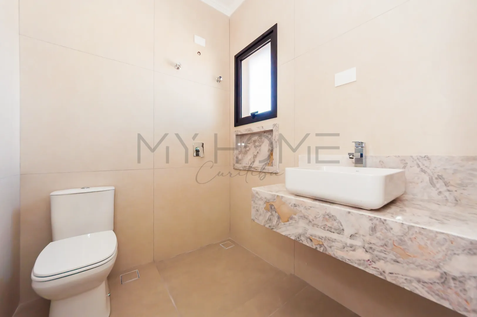 TRIPLEX COM 3 QUARTOS NO &Aacute;GUA VERDE, TERRA&Ccedil;O COM INFRA PARA JACUZZI Rua José Kloss Curitiba - 