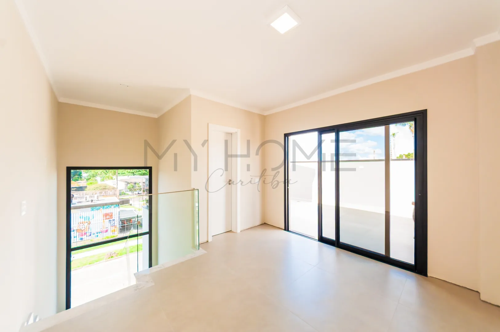 TRIPLEX COM 3 QUARTOS NO &Aacute;GUA VERDE, TERRA&Ccedil;O COM INFRA PARA JACUZZI Rua José Kloss Curitiba - 