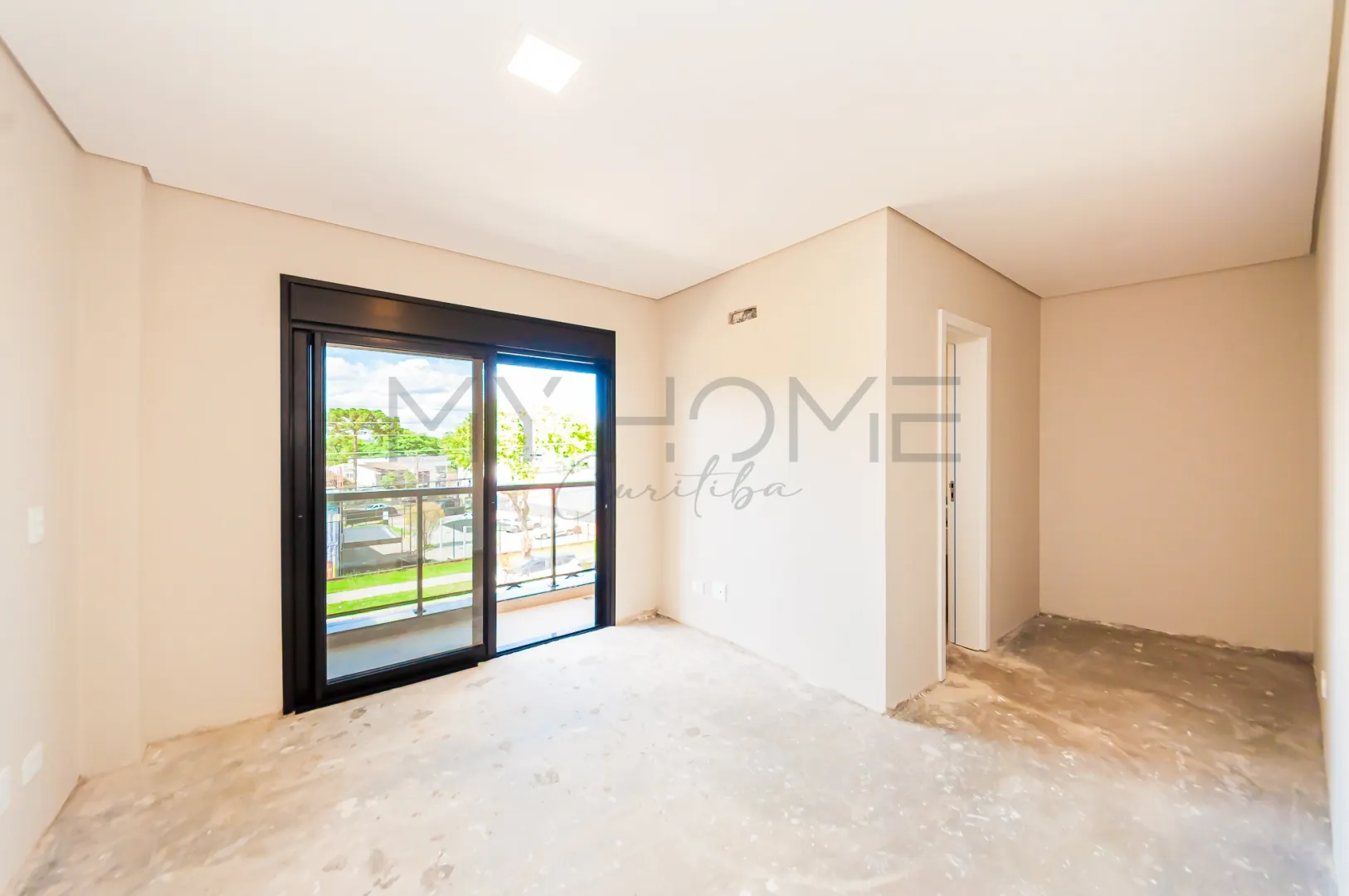 TRIPLEX COM 3 QUARTOS NO &Aacute;GUA VERDE, TERRA&Ccedil;O COM INFRA PARA JACUZZI Rua José Kloss Curitiba - 
