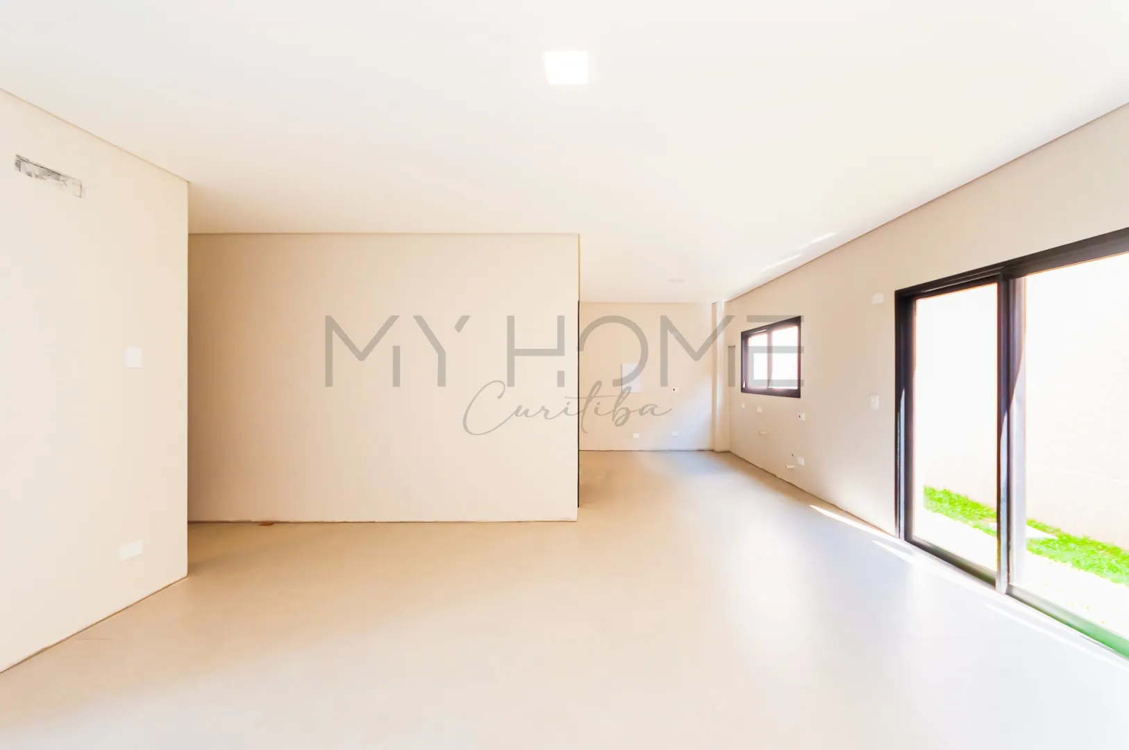TRIPLEX COM 3 QUARTOS NO &Aacute;GUA VERDE, TERRA&Ccedil;O COM INFRA PARA JACUZZI Rua José Kloss Curitiba - 