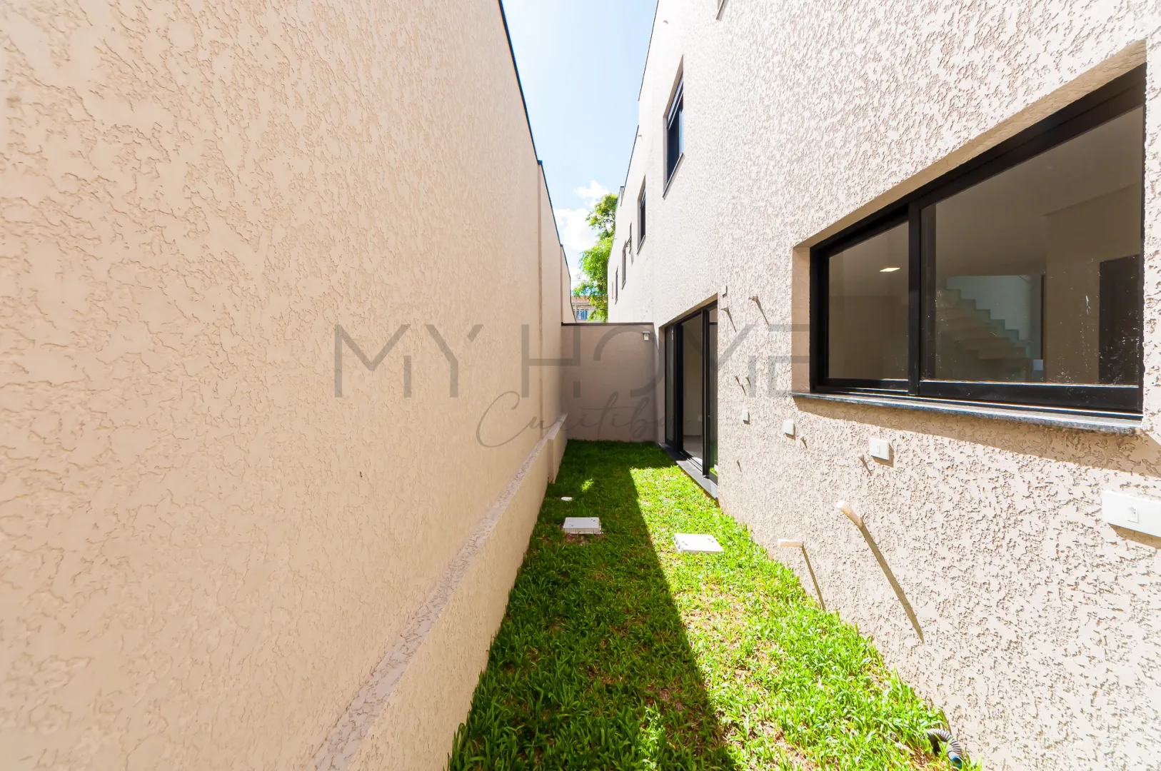 TRIPLEX COM 3 QUARTOS NO &Aacute;GUA VERDE, TERRA&Ccedil;O COM INFRA PARA JACUZZI Rua José Kloss Curitiba - 