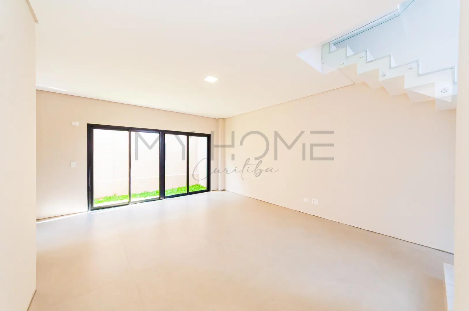 TRIPLEX COM 3 QUARTOS NO &Aacute;GUA VERDE, TERRA&Ccedil;O COM INFRA PARA JACUZZI Rua José Kloss Curitiba - 