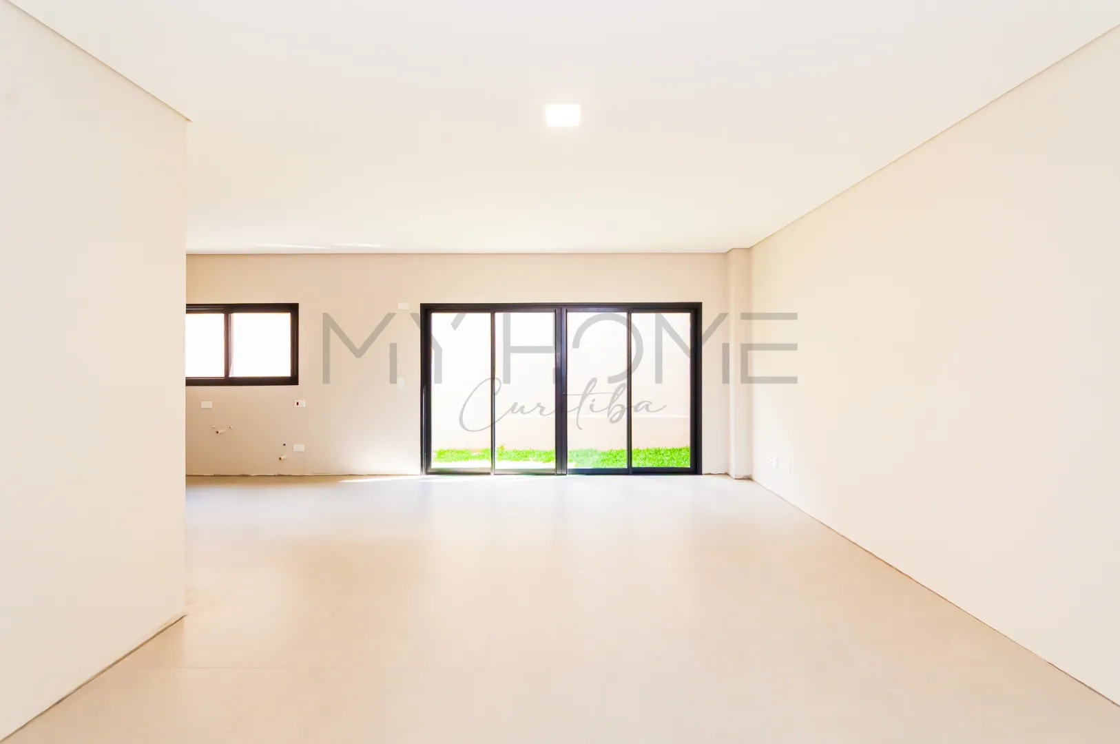 TRIPLEX COM 3 QUARTOS NO &Aacute;GUA VERDE, TERRA&Ccedil;O COM INFRA PARA JACUZZI Rua José Kloss Curitiba - 