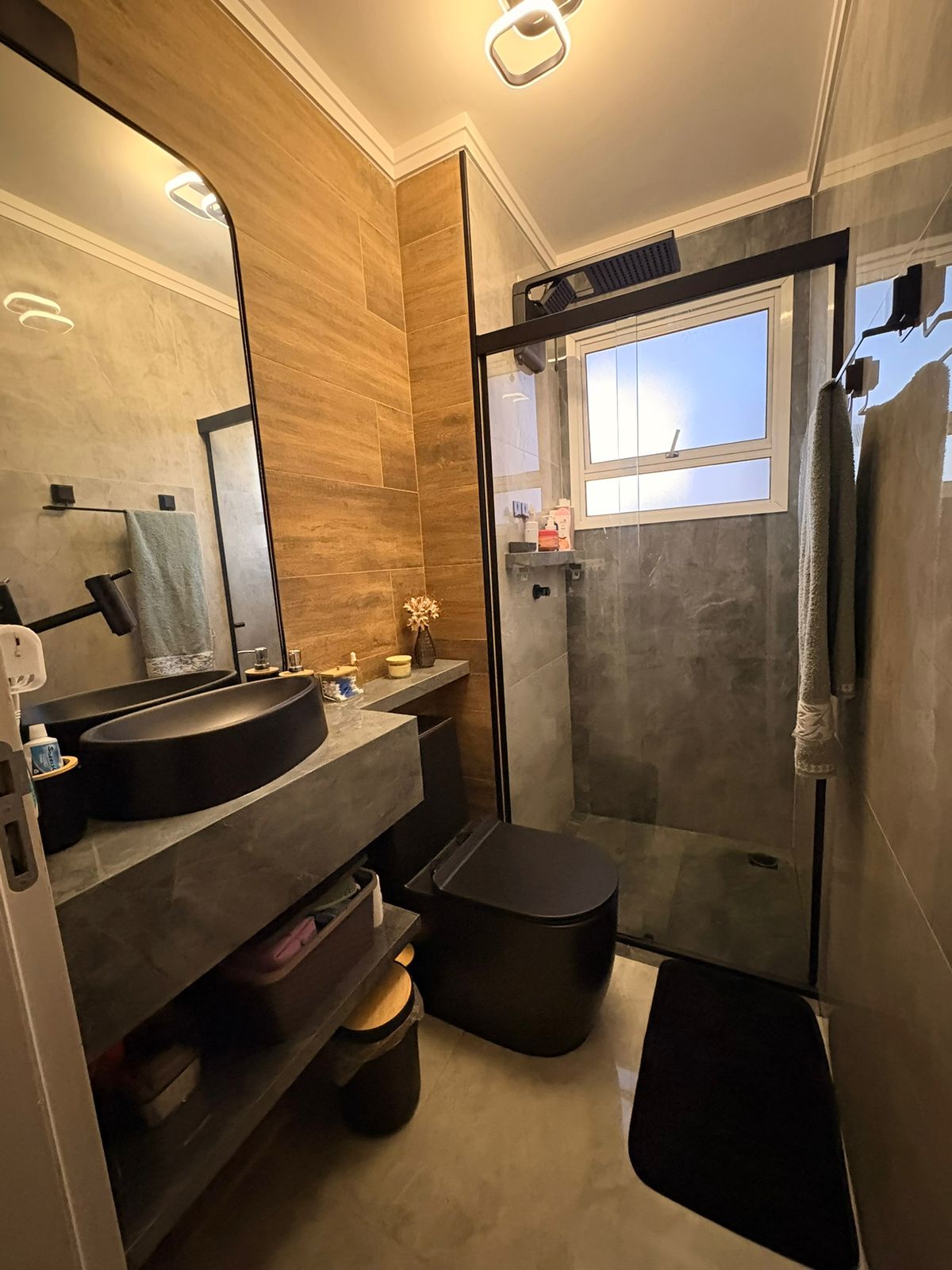 Apartamento Mobiliado com m&oacute;veis de qualidade Ar-condicionado(sala e quarto)porcelanato Rua Antônio Augusto do Amaral cussiol  Sorocaba - 