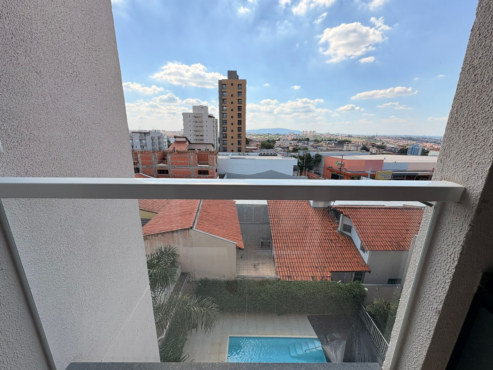 Apartamento Mobiliado com m&oacute;veis de qualidade Ar-condicionado(sala e quarto)porcelanato Rua Antônio Augusto do Amaral cussiol  Sorocaba - 