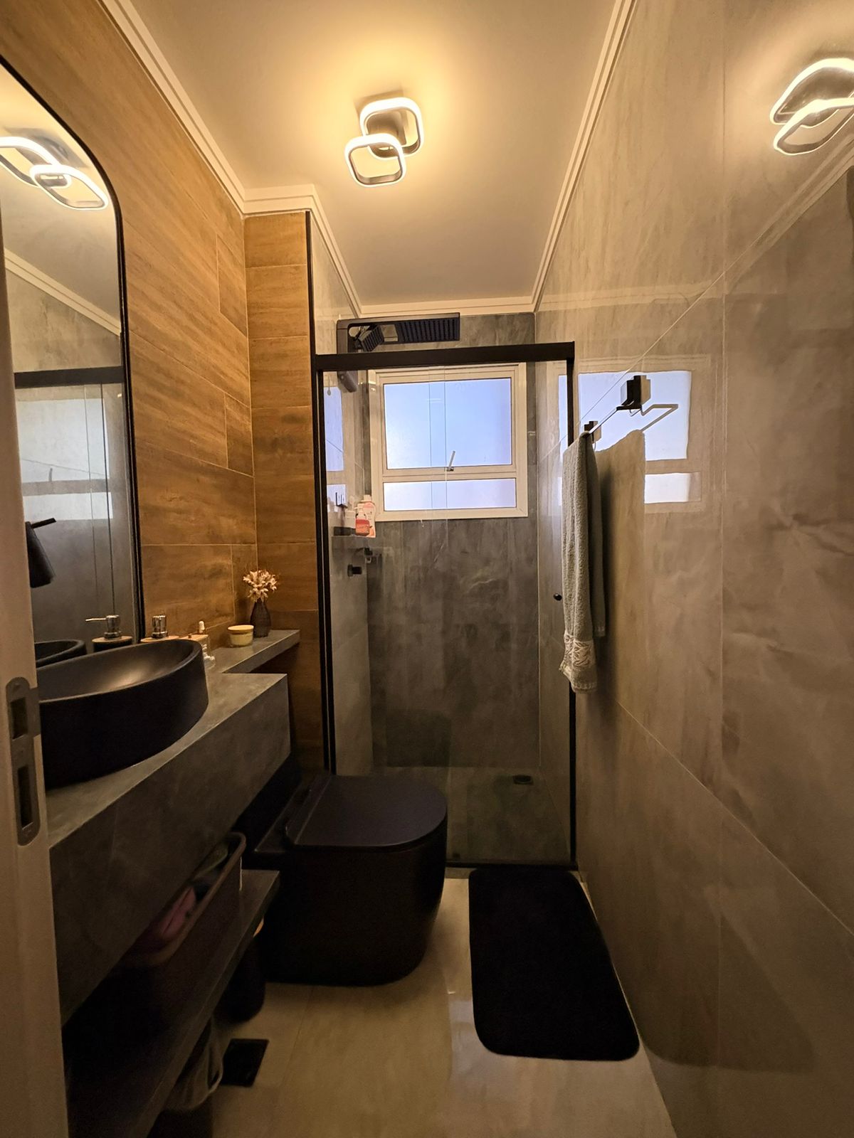 Apartamento Mobiliado com m&oacute;veis de qualidade Ar-condicionado(sala e quarto)porcelanato Rua Antônio Augusto do Amaral cussiol  Sorocaba - 