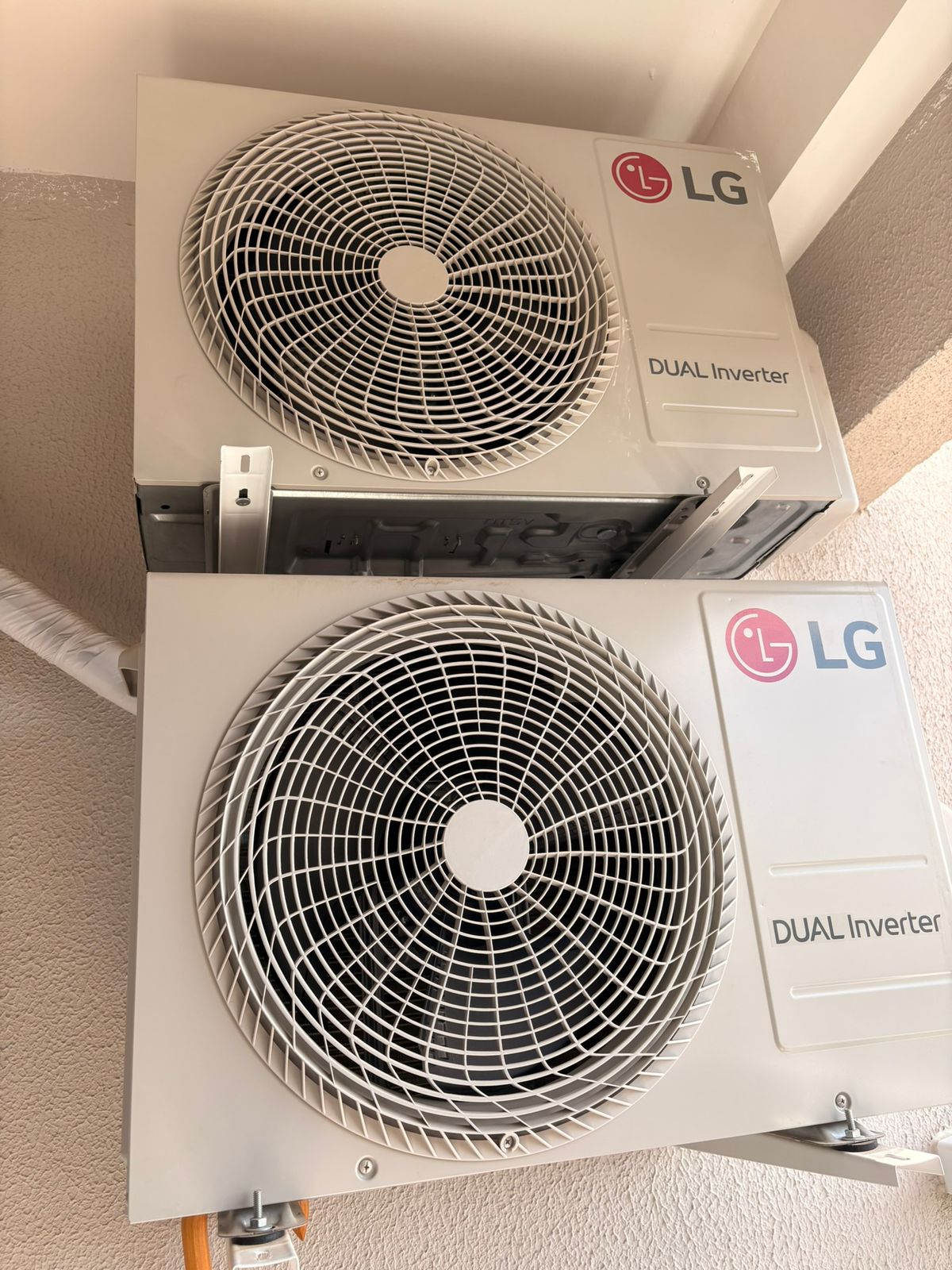 Apartamento Mobiliado com m&oacute;veis de qualidade Ar-condicionado(sala e quarto)porcelanato Rua Antônio Augusto do Amaral cussiol  Sorocaba - 