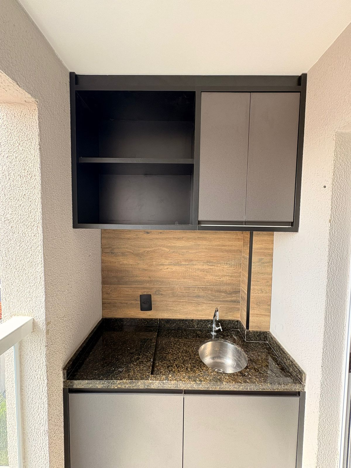 Apartamento Mobiliado com m&oacute;veis de qualidade Ar-condicionado(sala e quarto)porcelanato Rua Antônio Augusto do Amaral cussiol  Sorocaba - 