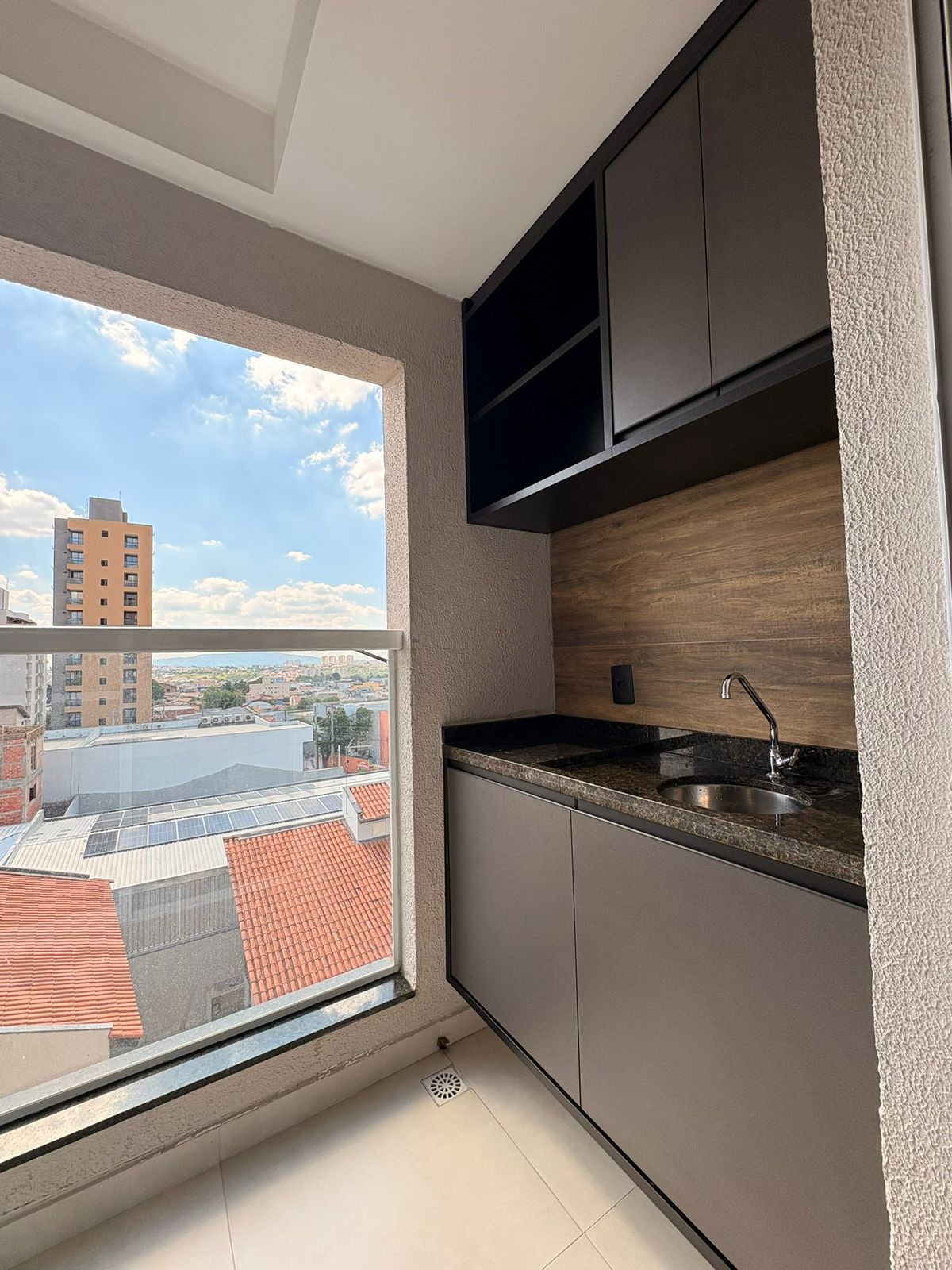 Apartamento Mobiliado com m&oacute;veis de qualidade Ar-condicionado(sala e quarto)porcelanato Rua Antônio Augusto do Amaral cussiol  Sorocaba - 