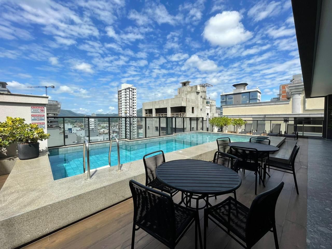 RESIDENCIAL AVALON | 480m da Praia | 3 Su&iacute;tes Mobiliado, 100% Climatizado e Lazer Completo Rua 244 Itapema - 