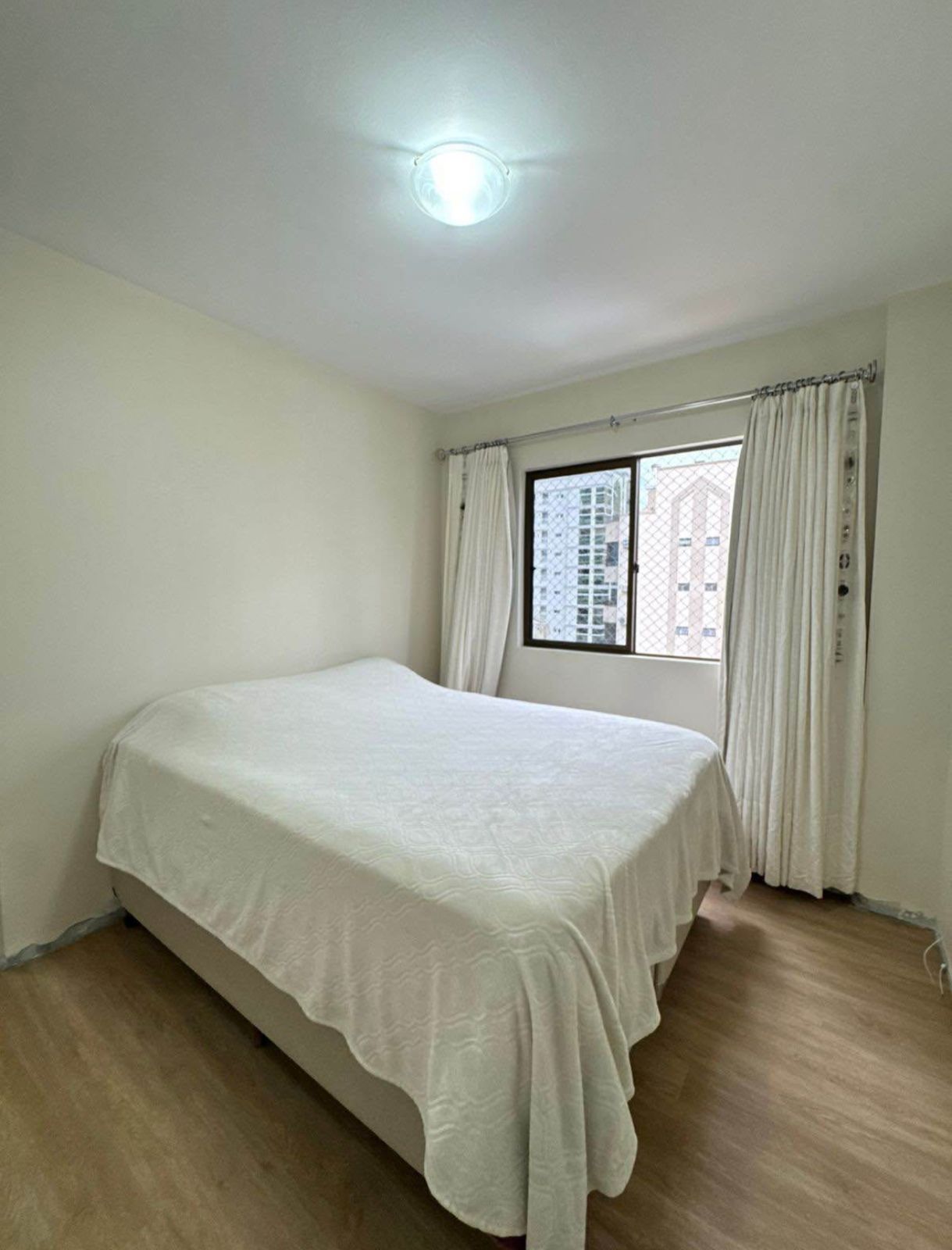 RESIDENCIAL PEDRAS BRANCAS | A 250m do Mar | 3 Dormit&oacute;rios (1 Su&iacute;te), Mobiliado Rua 278 Itapema - 