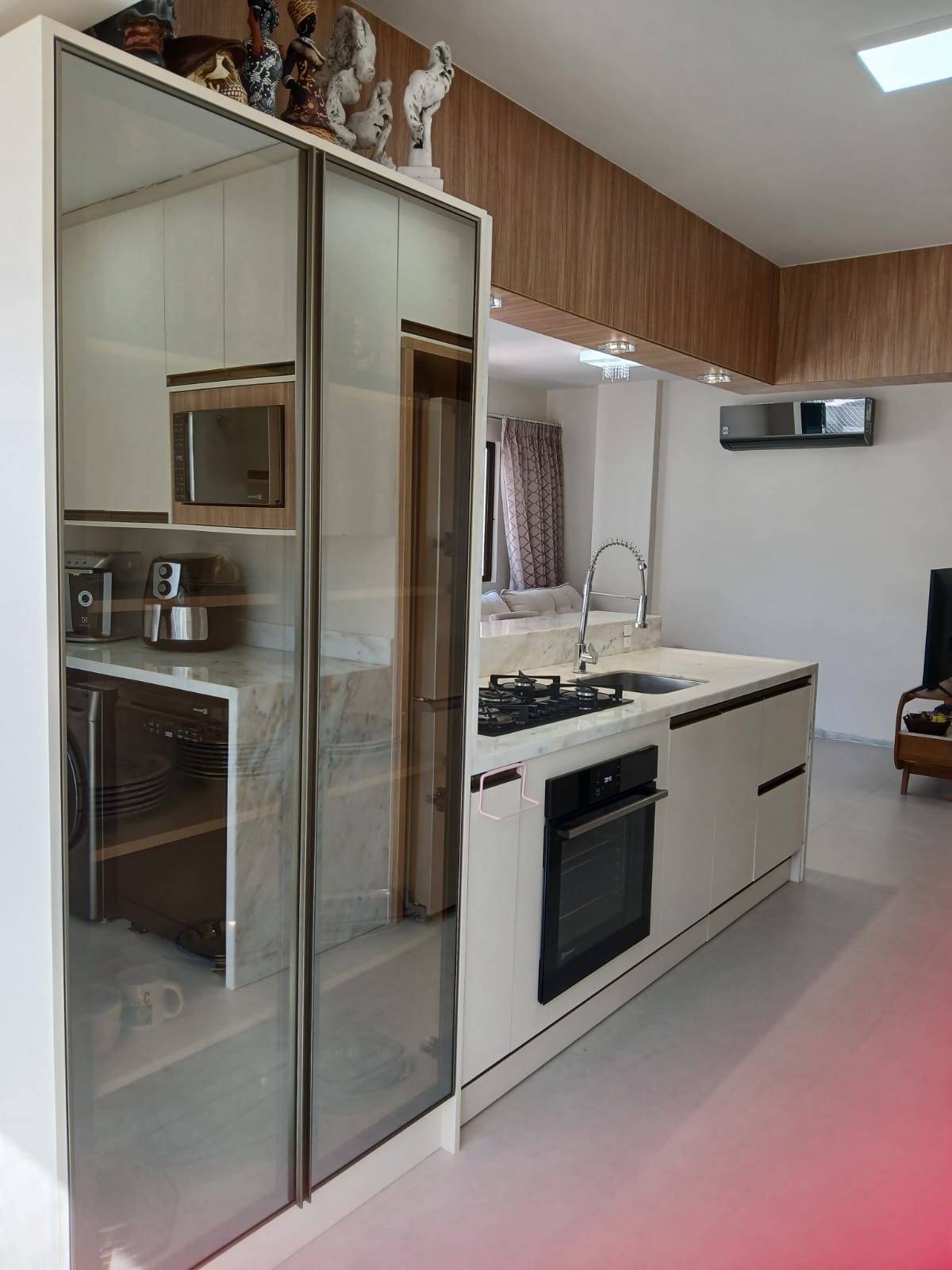 RESIDENCIAL PEDRAS BRANCAS | A 250m do Mar | 3 Dormit&oacute;rios (1 Su&iacute;te), Mobiliado Rua 278 Itapema - 