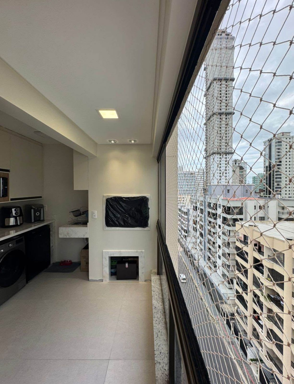 RESIDENCIAL PEDRAS BRANCAS | A 250m do Mar | 3 Dormit&oacute;rios (1 Su&iacute;te), Mobiliado Rua 278 Itapema - 